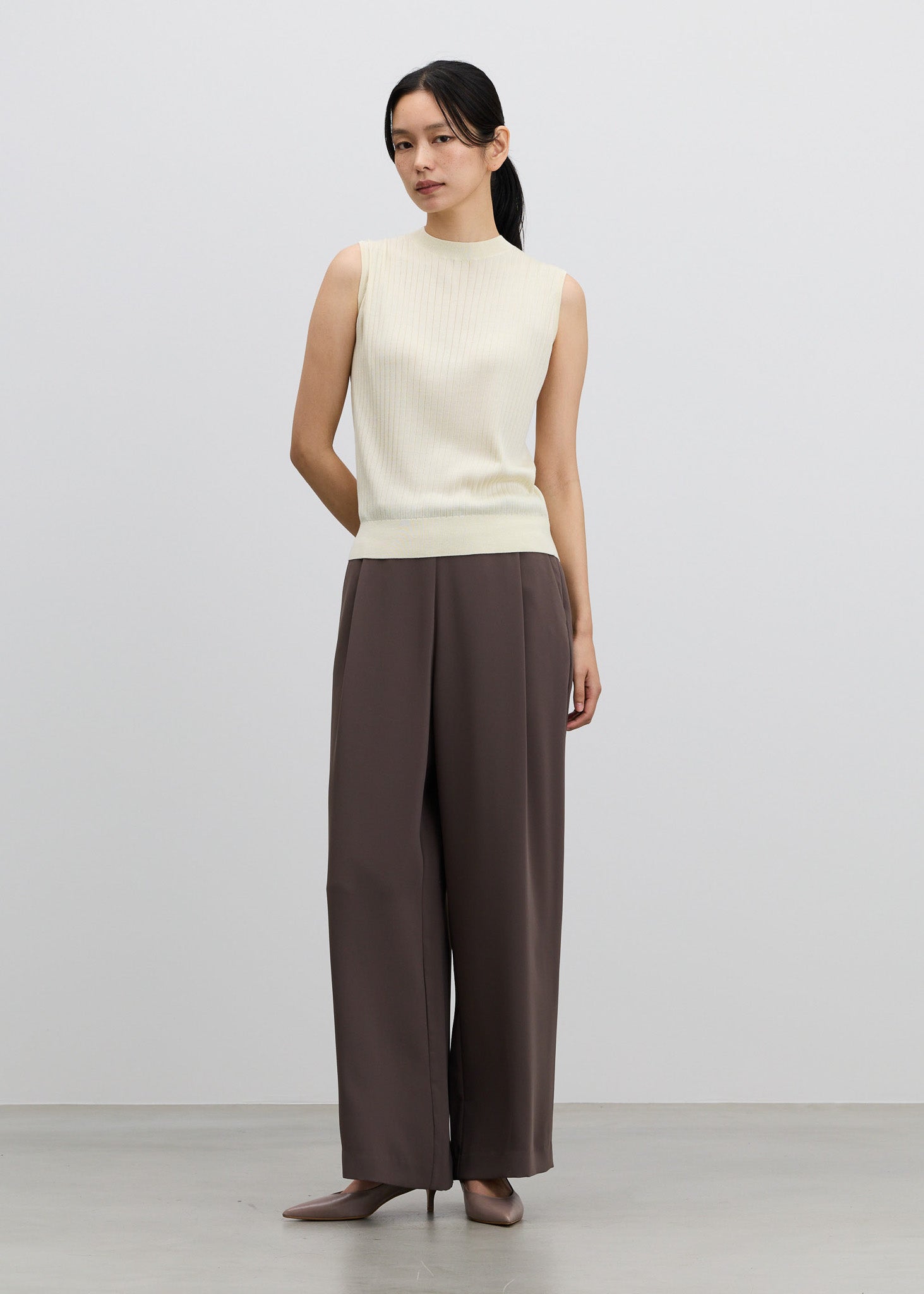 シルクワイドリブノースリーブニット - SOÉJU online store｜上質な