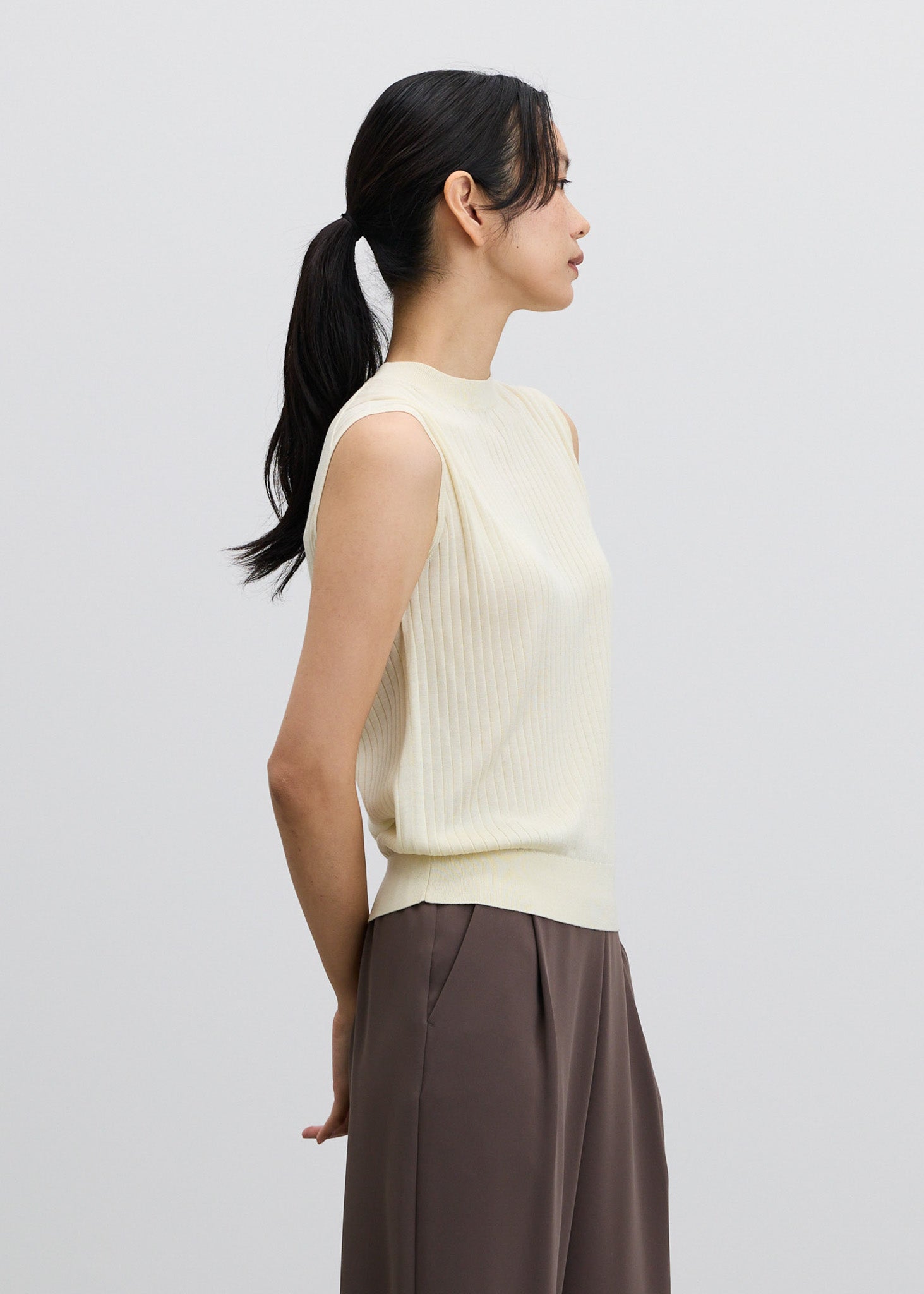 シルクワイドリブノースリーブニット