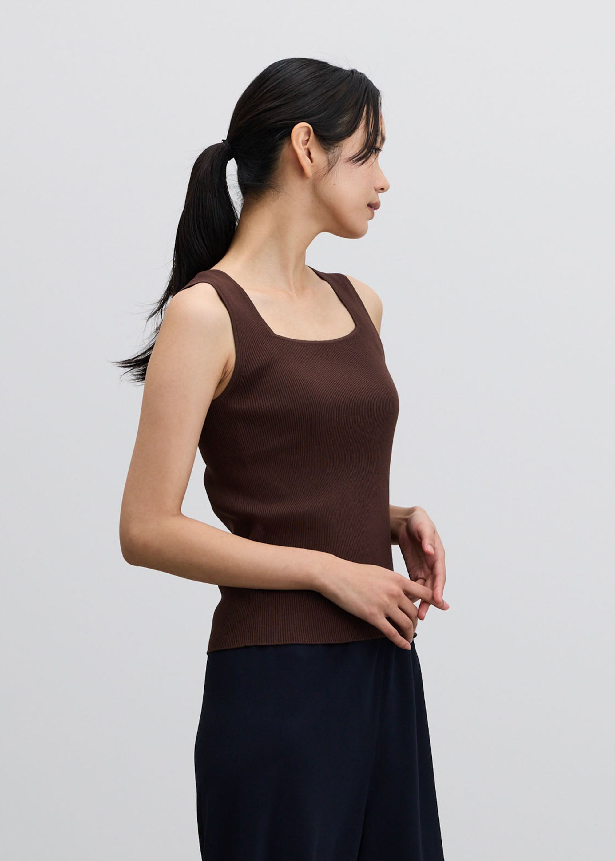 美Neck ノースリーブニット（スクエアネック）