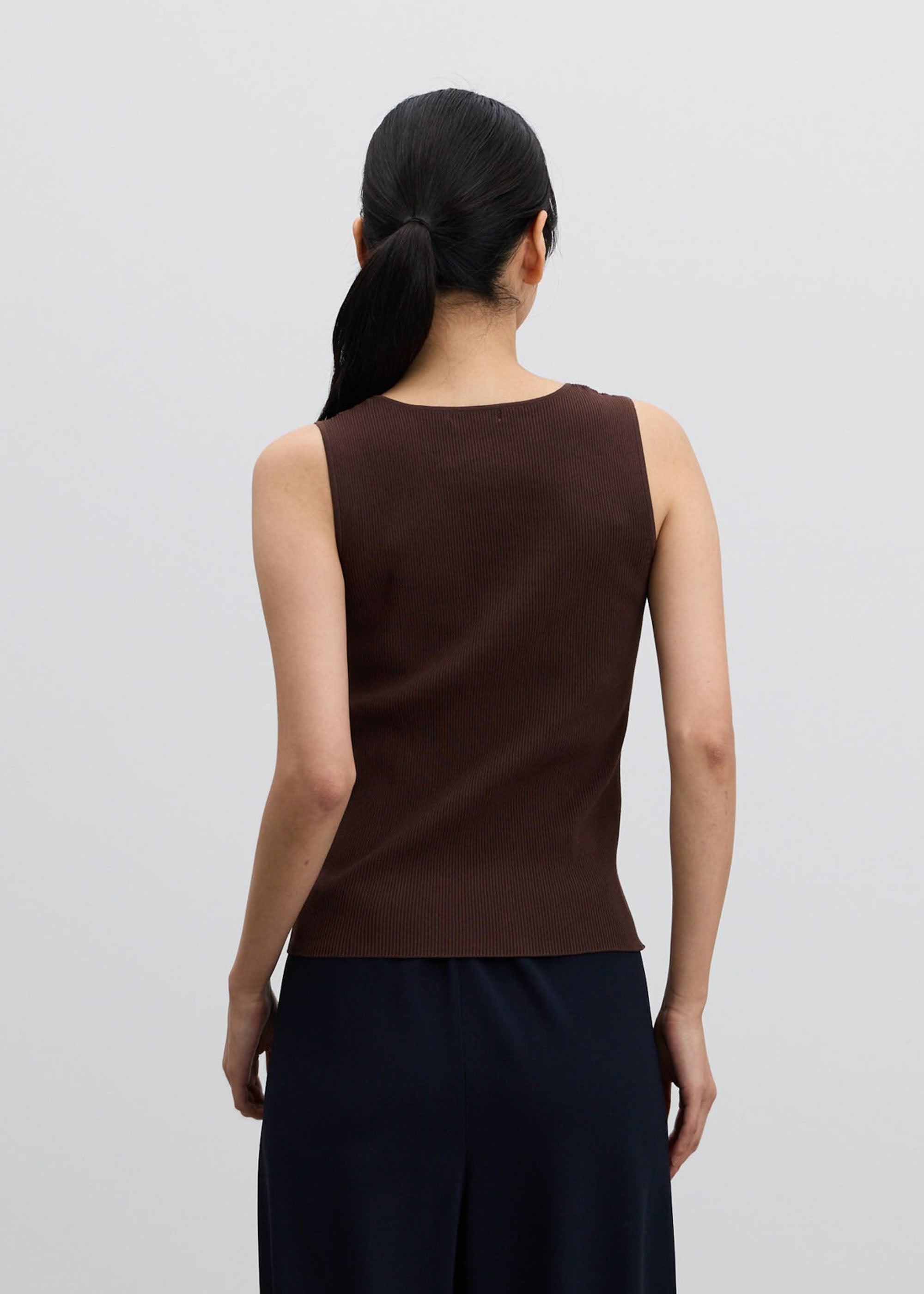 美Neck ノースリーブニット（スクエアネック）