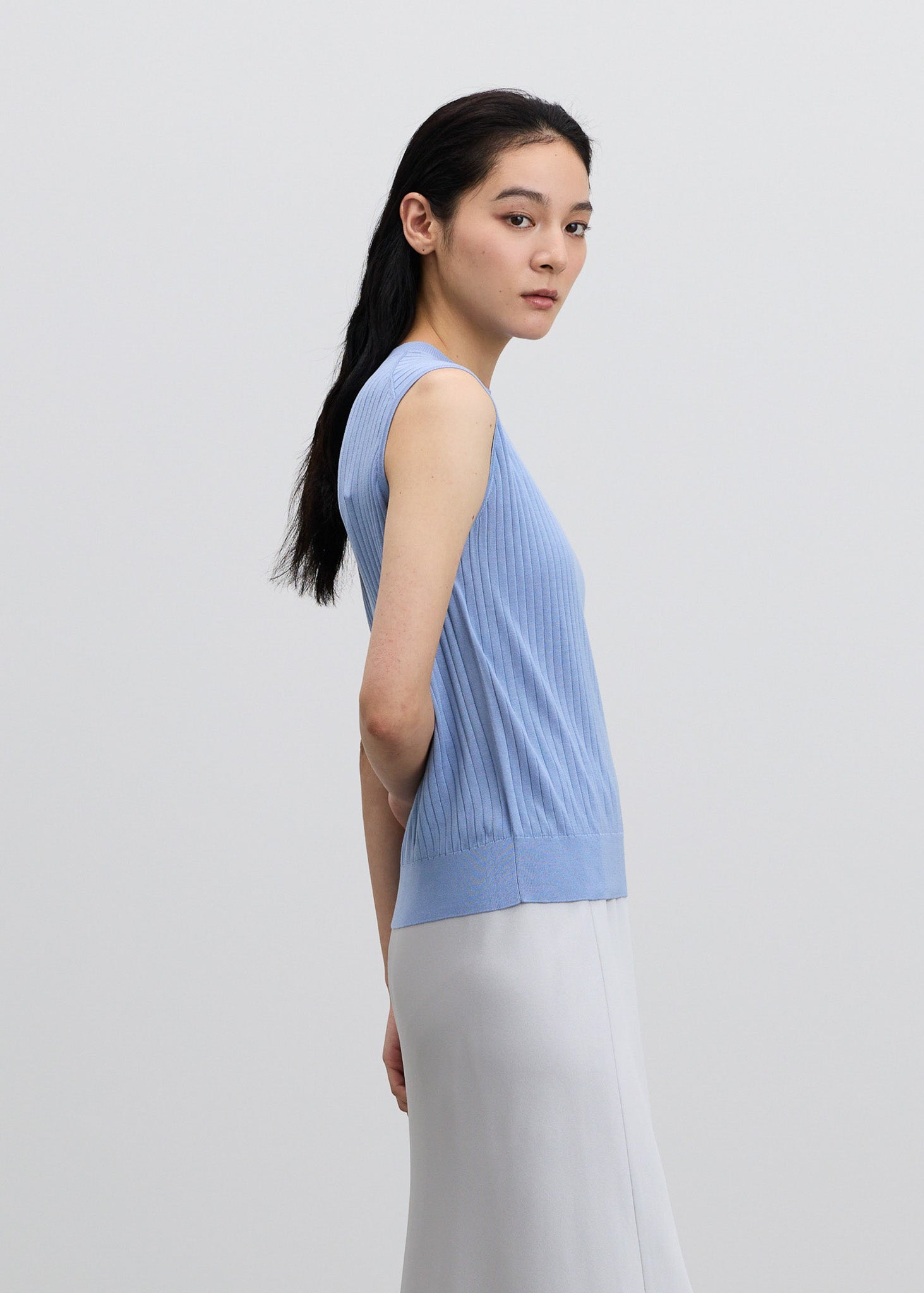 シルクワイドリブノースリーブニット