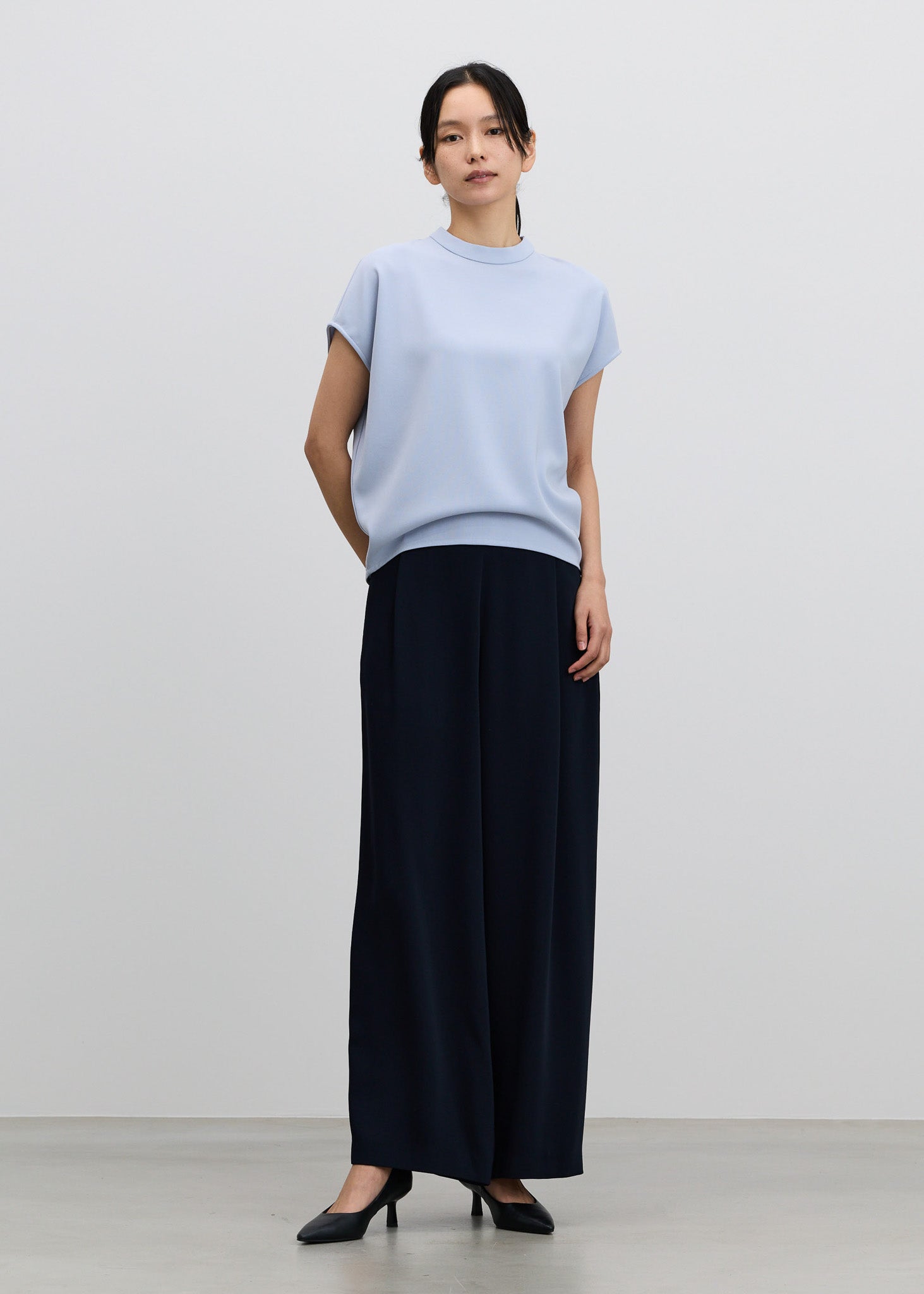 スタンドカラーコクーンブラウス - SOÉJU online store｜上質な大人の