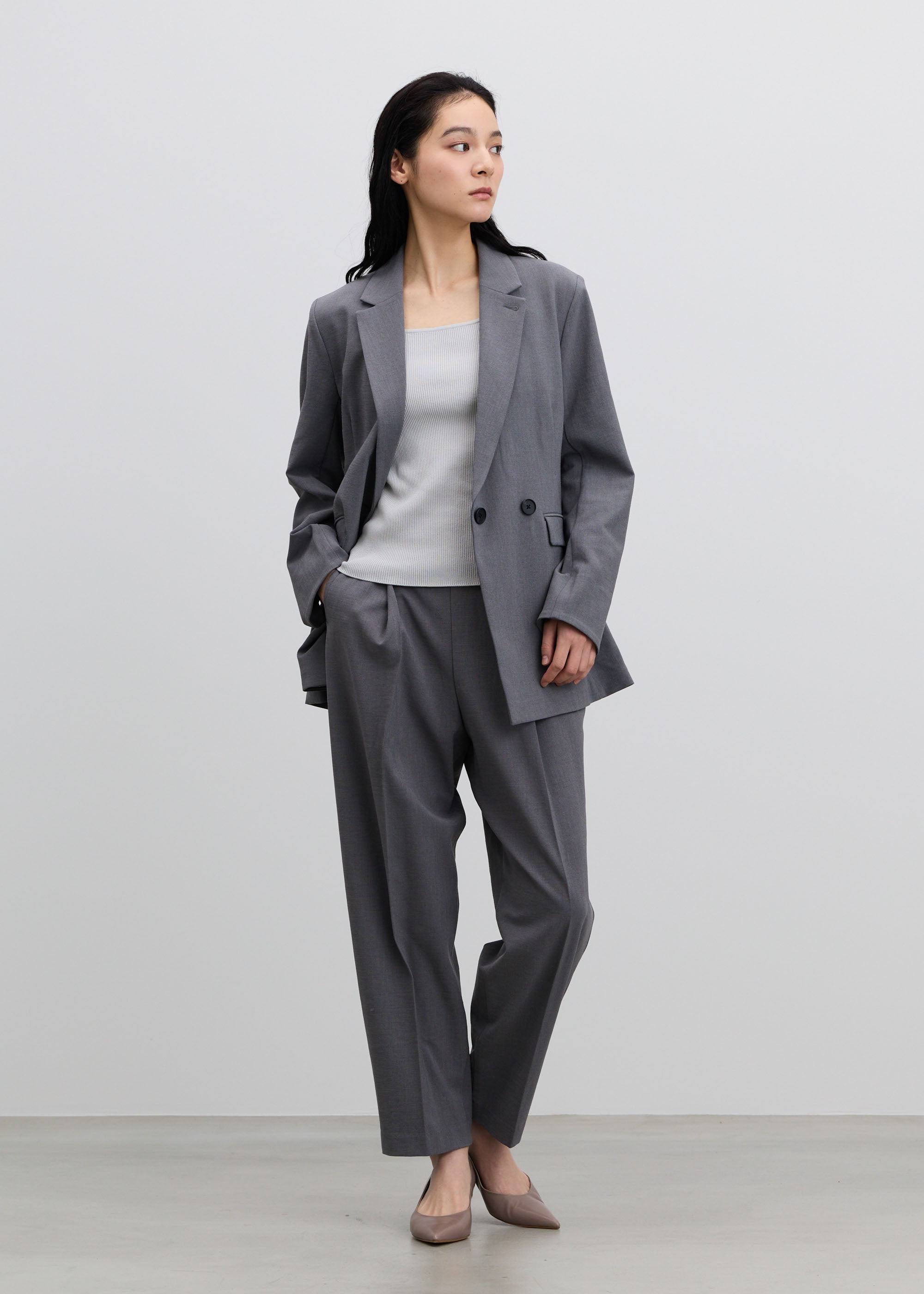美Neck ノースリーブニット (スクエアネック)- SOÉJU online store