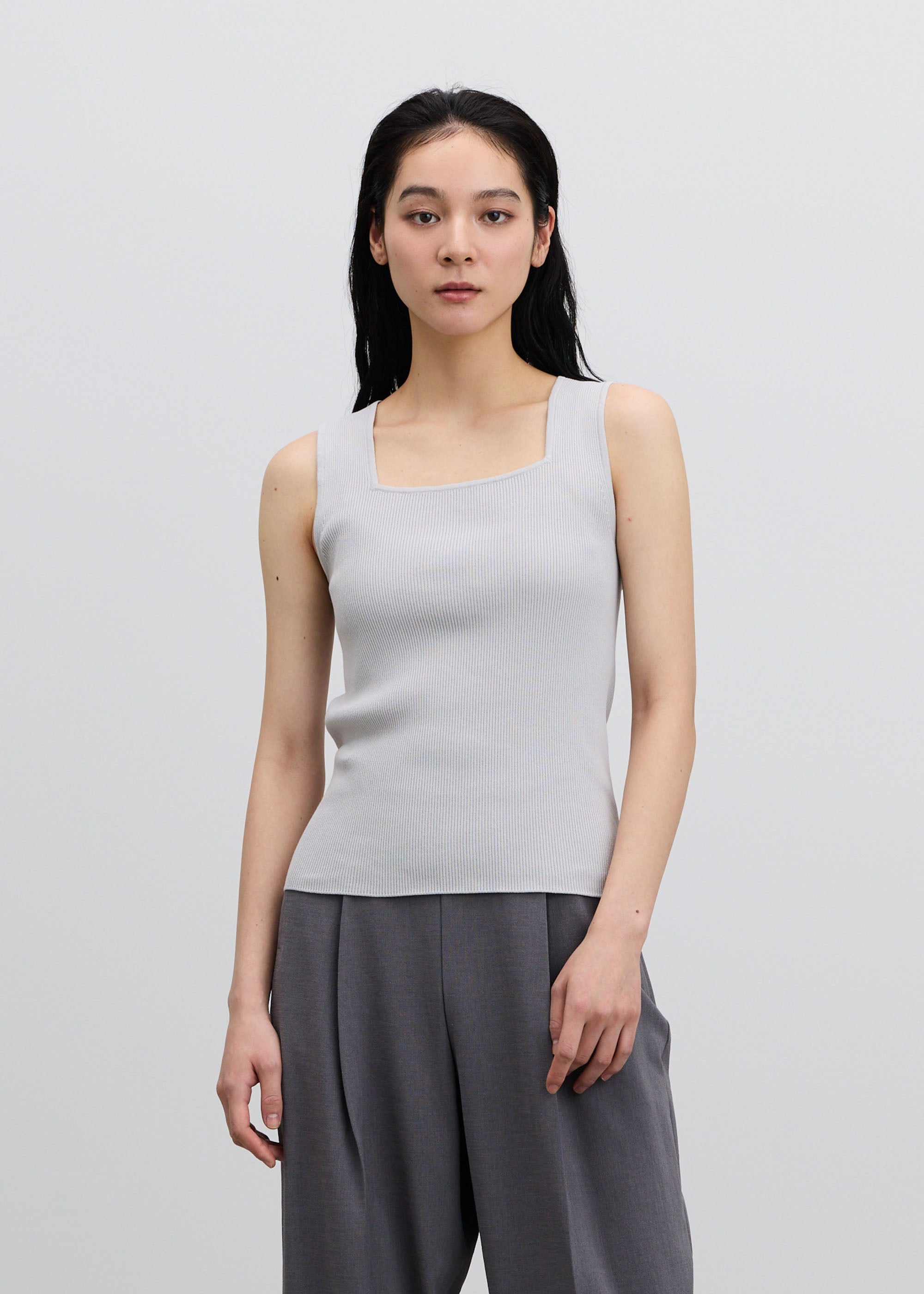 美Neck ノースリーブニット（スクエアネック）