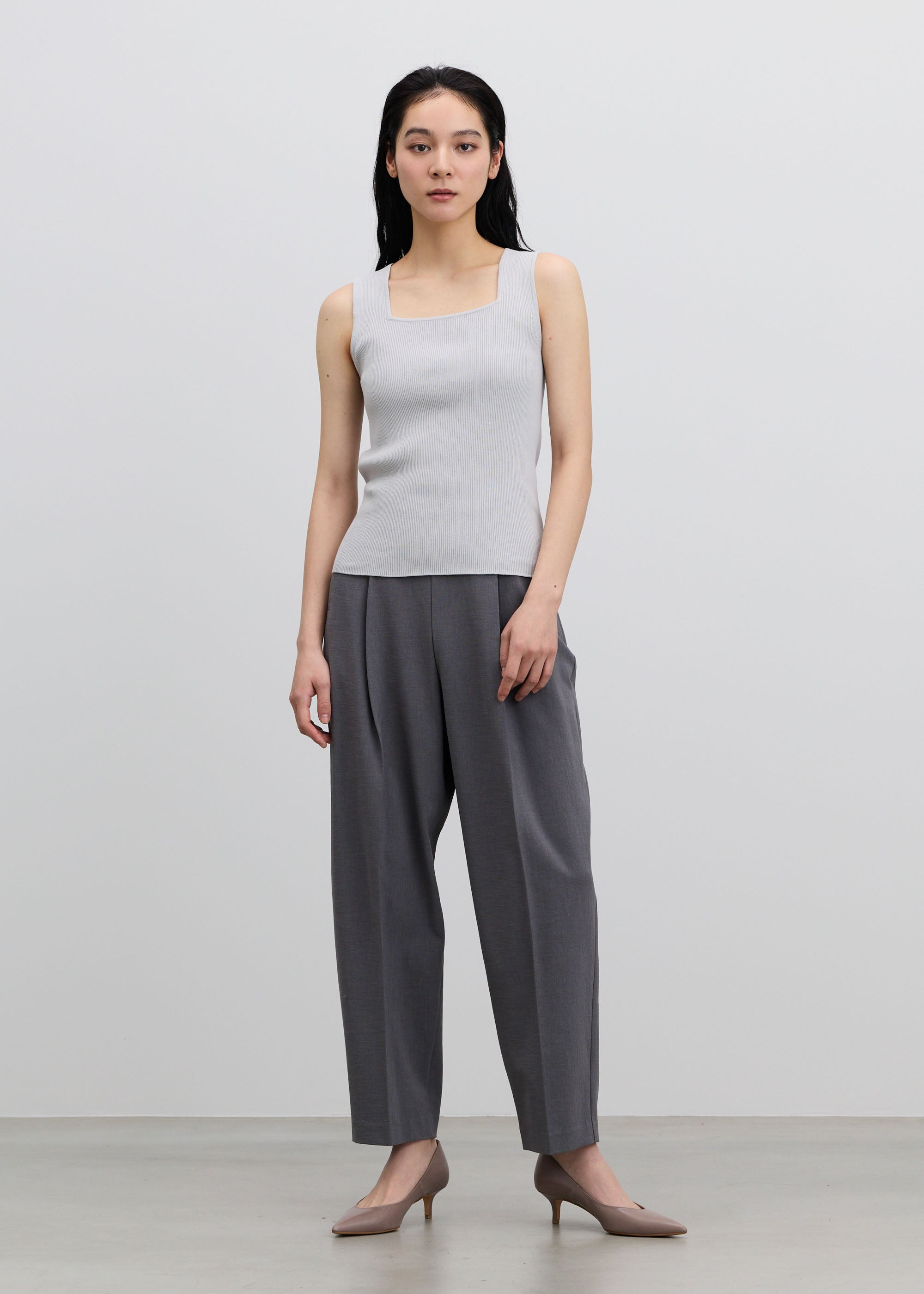 美Neck ノースリーブニット（スクエアネック）