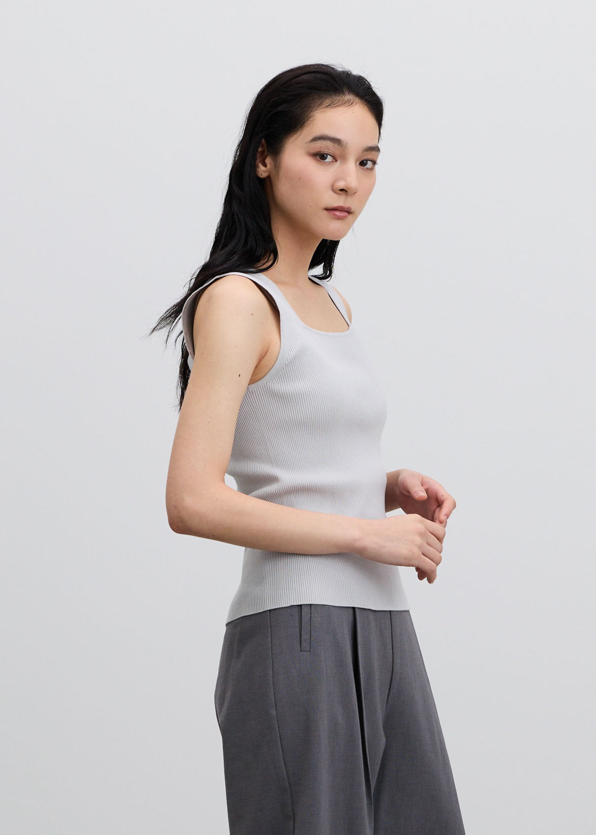 美Neck ノースリーブニット（スクエアネック）