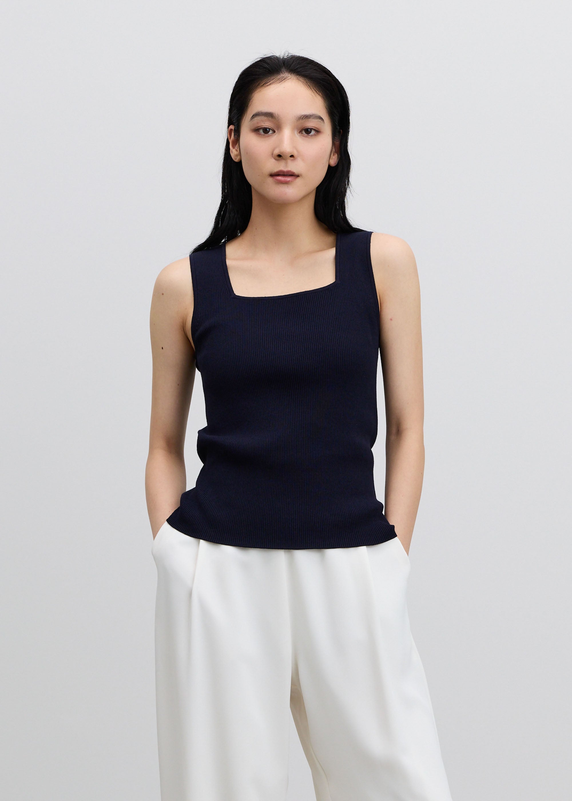 美Neck ノースリーブニット（スクエアネック）