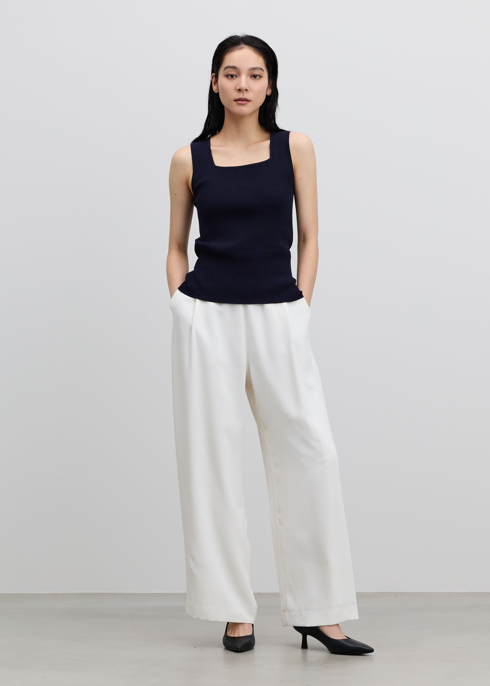 美Neck ノースリーブニット（スクエアネック）