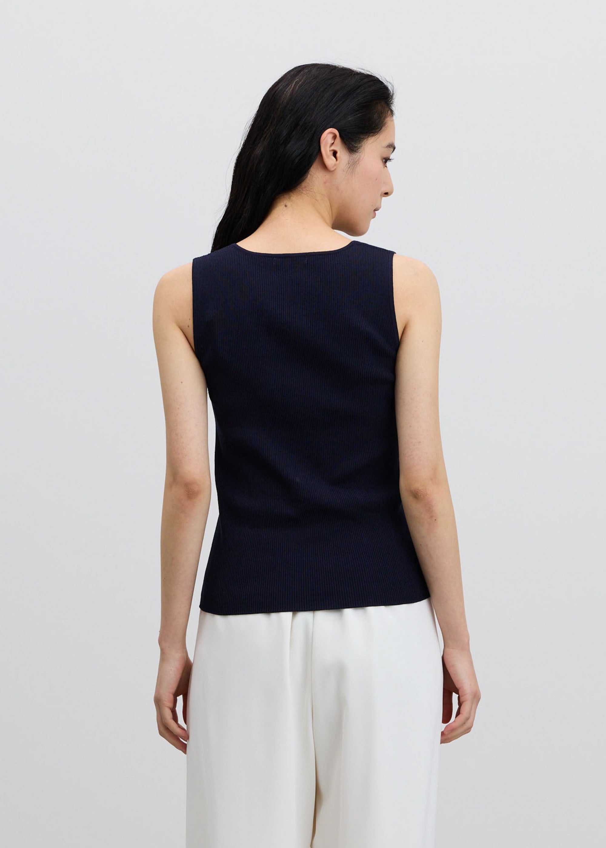 美Neck ノースリーブニット（スクエアネック）