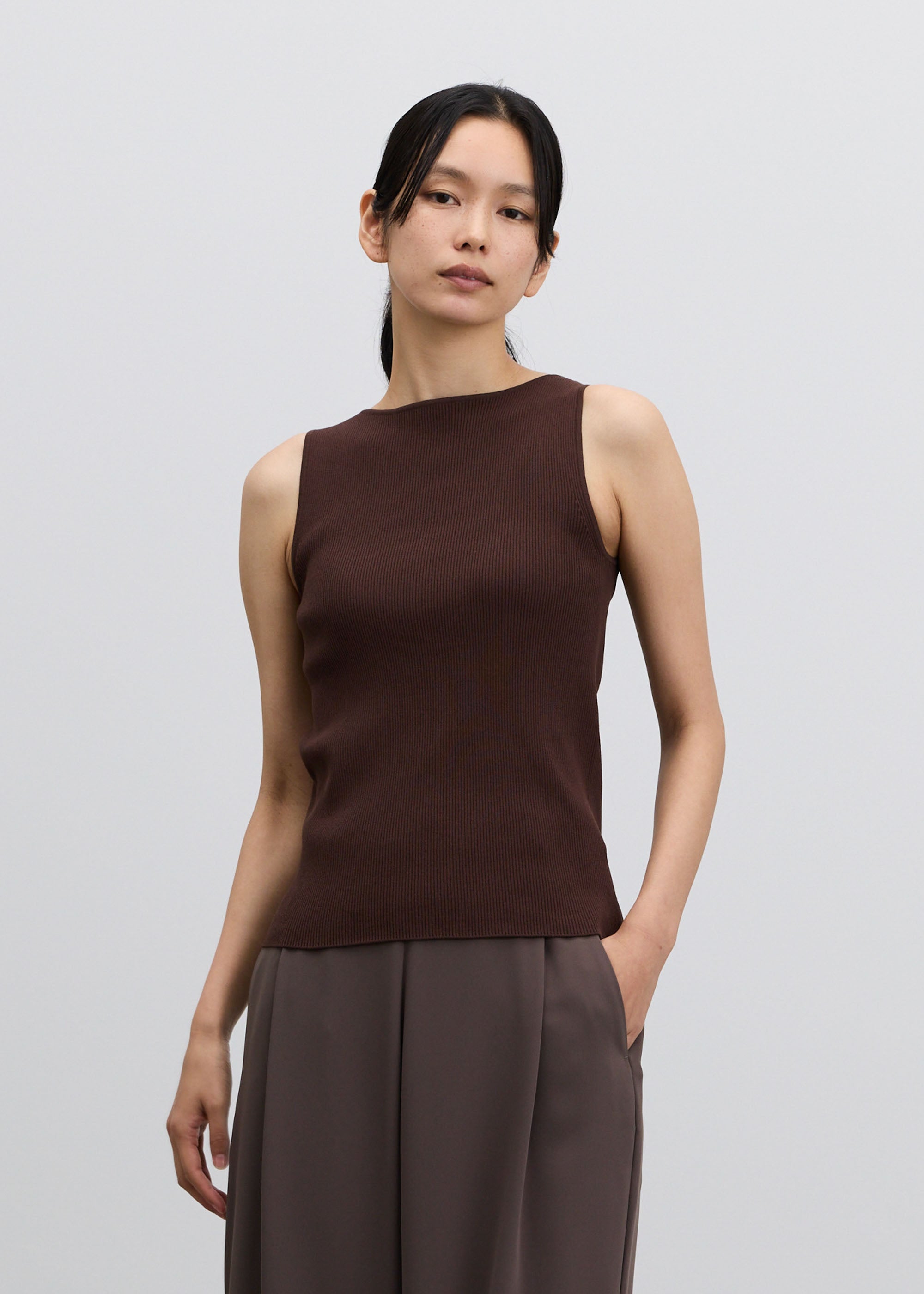 美Neck ノースリーブニット (ボートネック)- SOÉJU online store｜上質