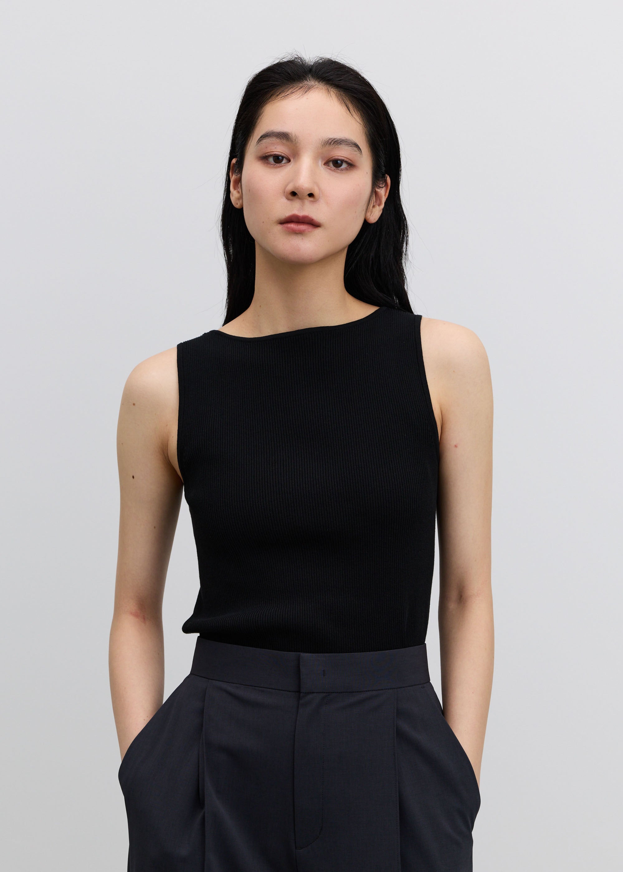ボートネックノースリーブ 美Neck ノースリーブニット (ボートネック)- SOÉJU online store｜上質