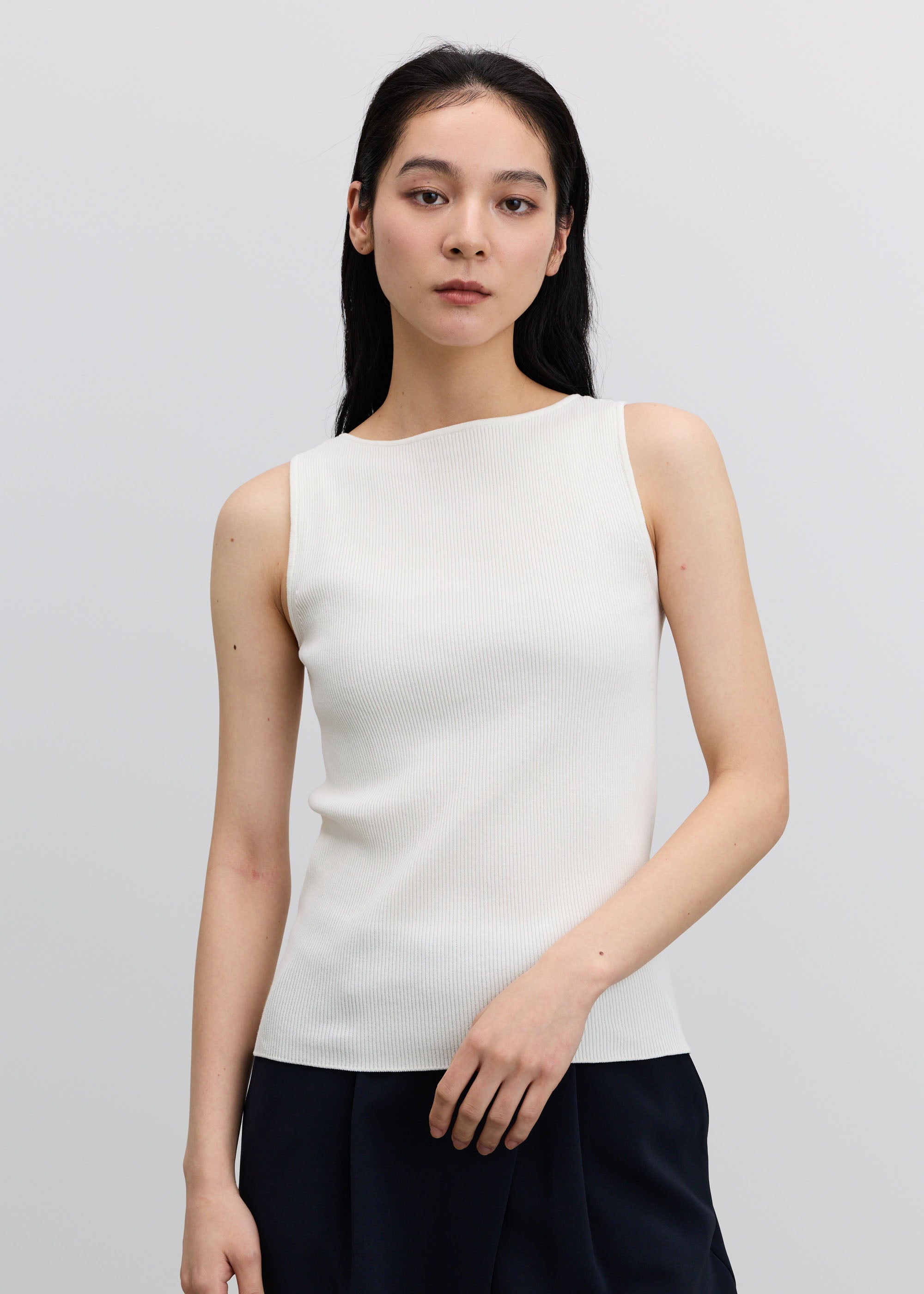美Neck ノースリーブニット (ボートネック)- SOÉJU online store｜上質
