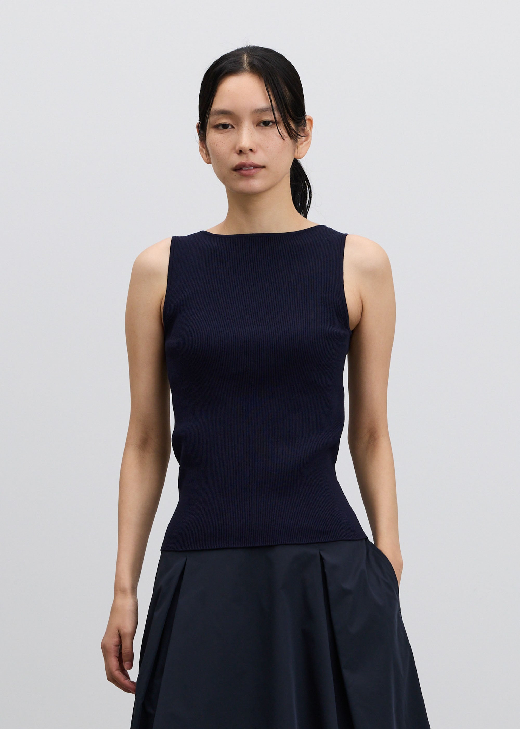 美Neck ノースリーブニット (ボートネック)- SOÉJU online store｜上質