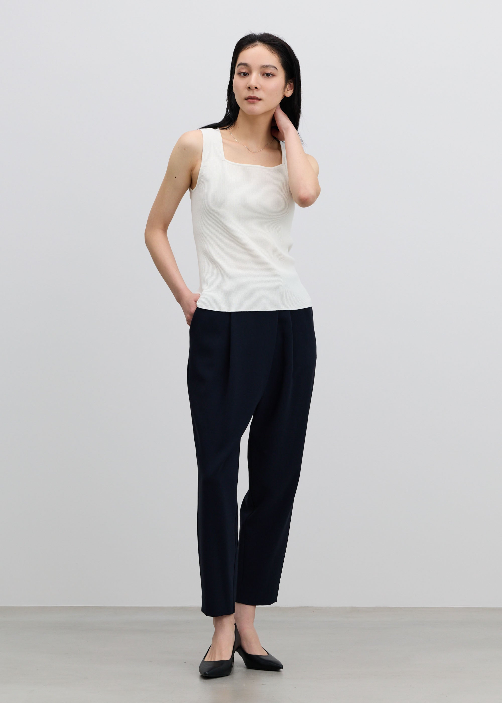 美Neck ノースリーブニット（スクエアネック）