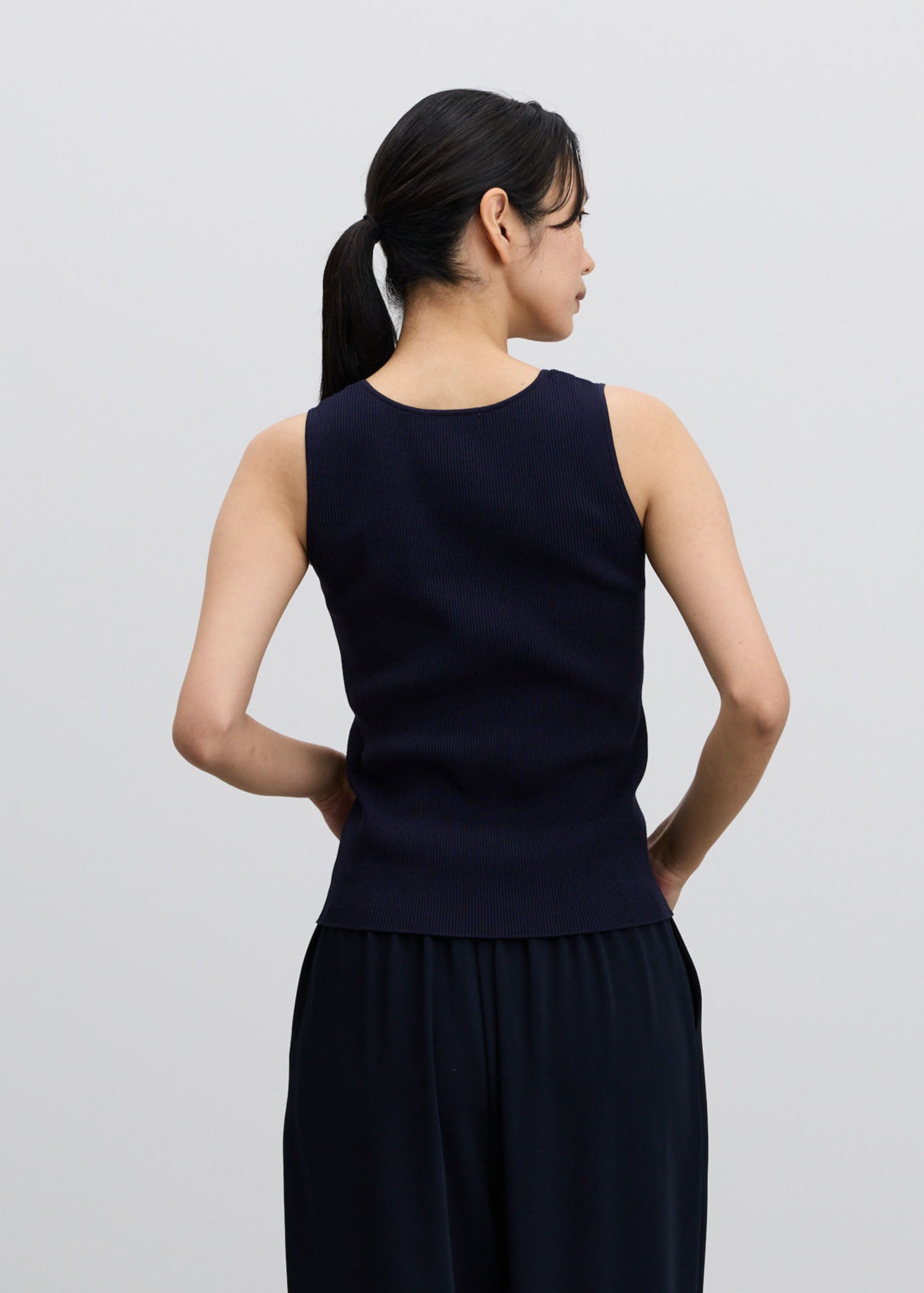 美Neck ノースリーブニット（Uネック）