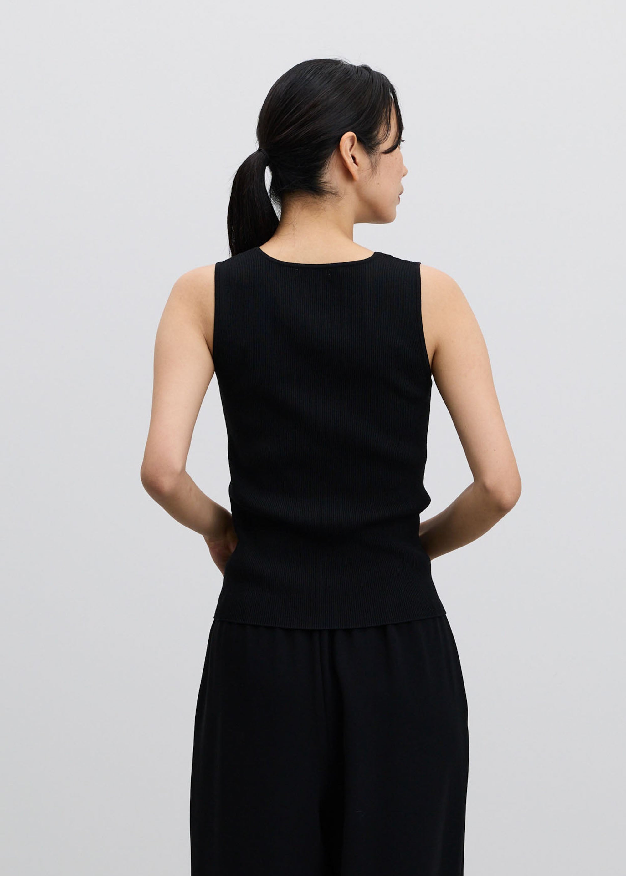 美Neck ノースリーブニット（スクエアネック）