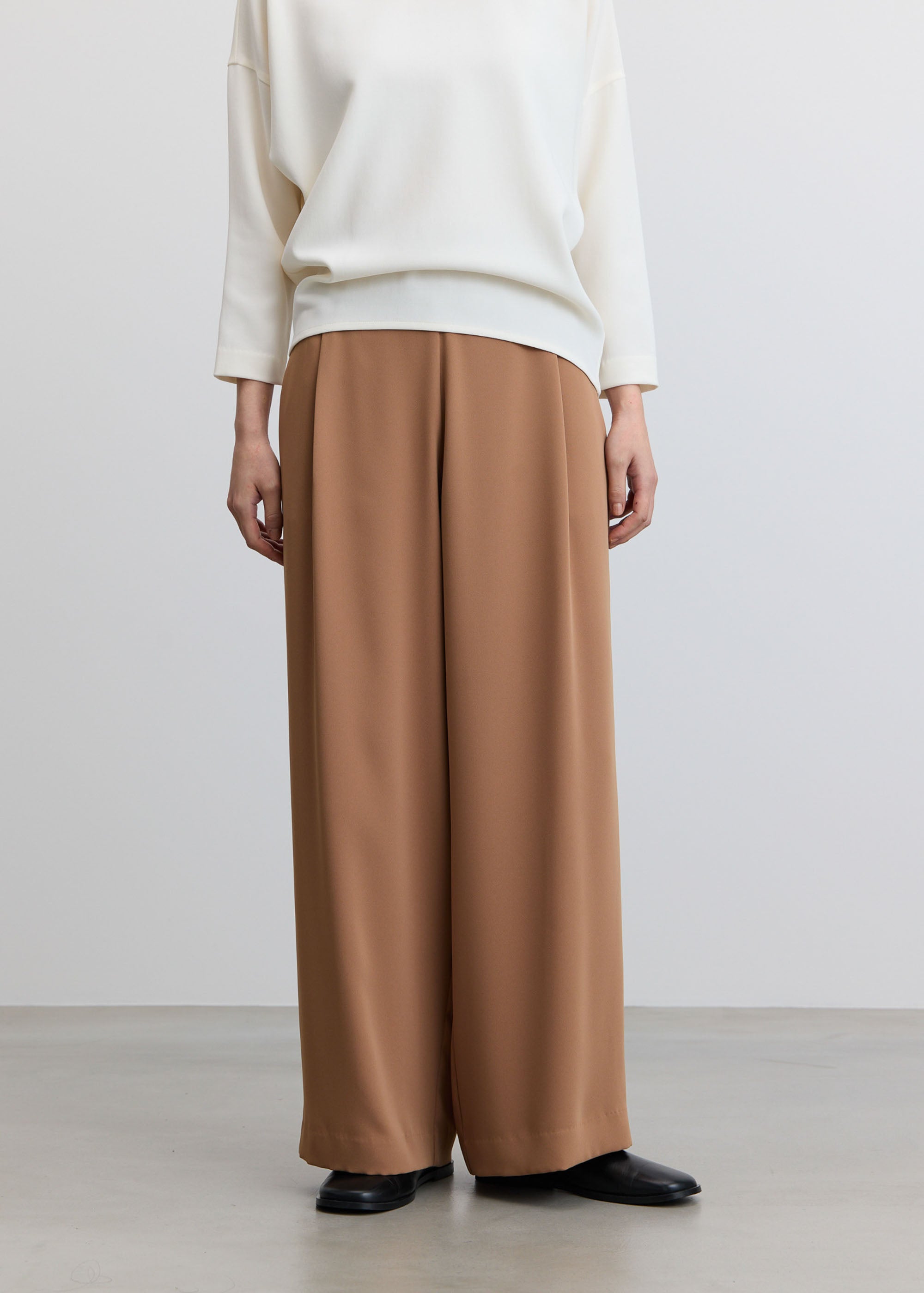 サイドタックワイドパンツ - SOÉJU online store｜上質な大人の女性の