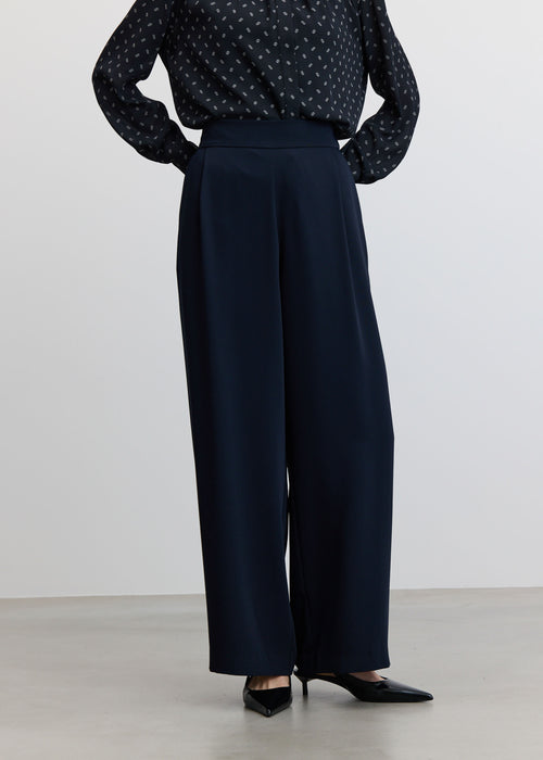 サイドタックワイドパンツ