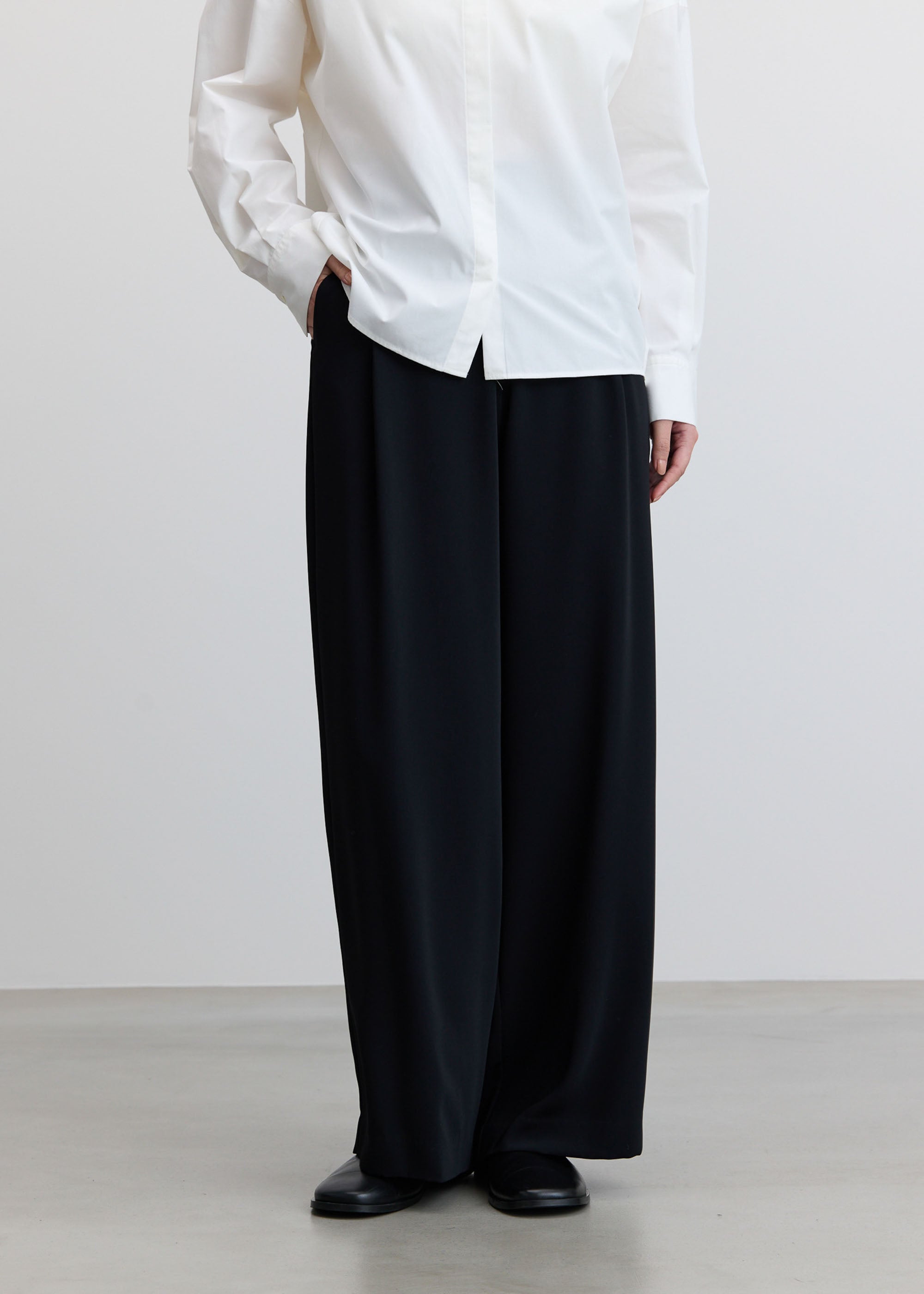 サイドタックワイドパンツ