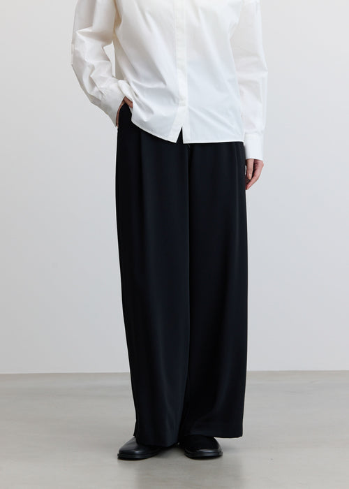 サイドタックワイドパンツ
