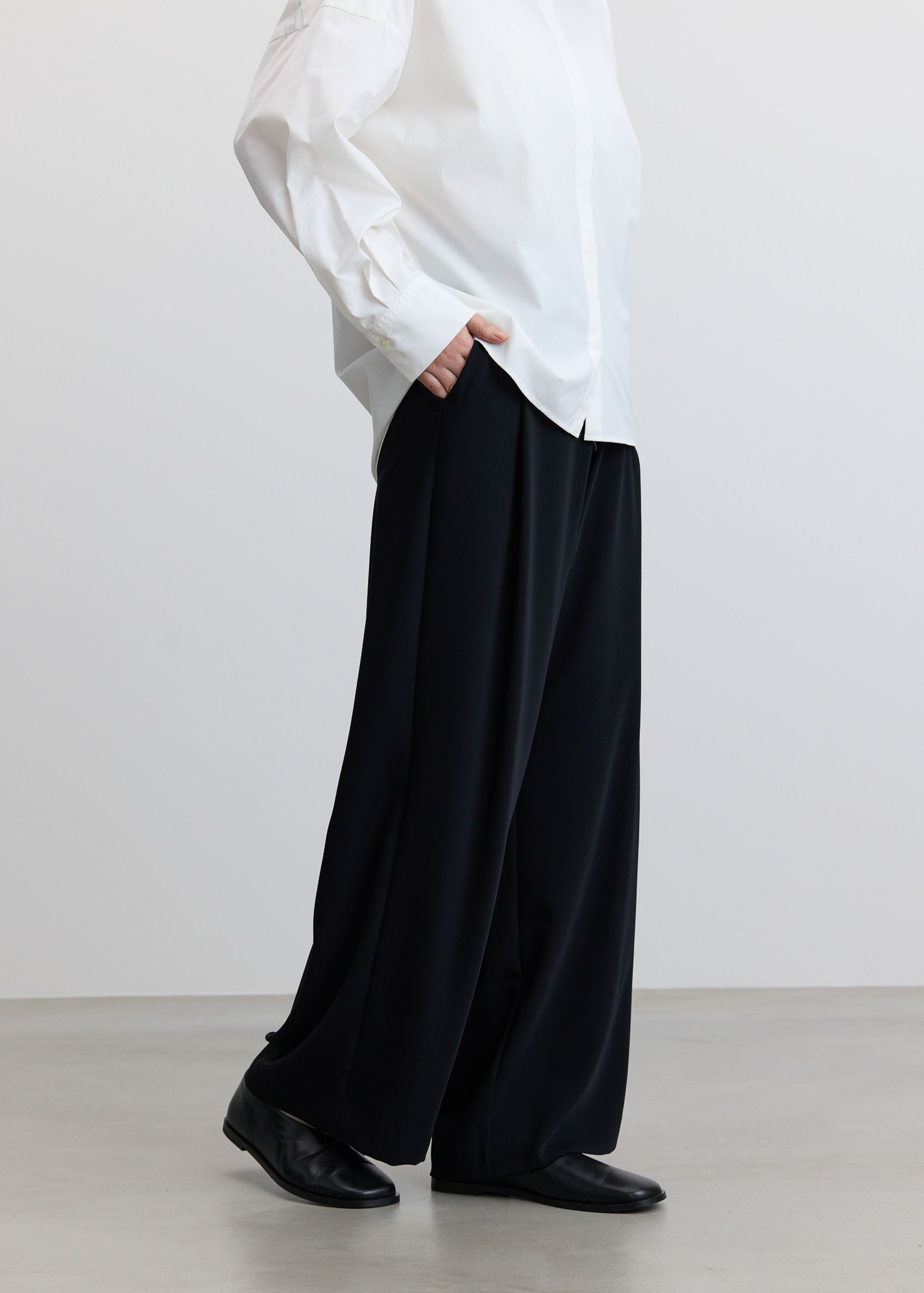 サイドタックワイドパンツ