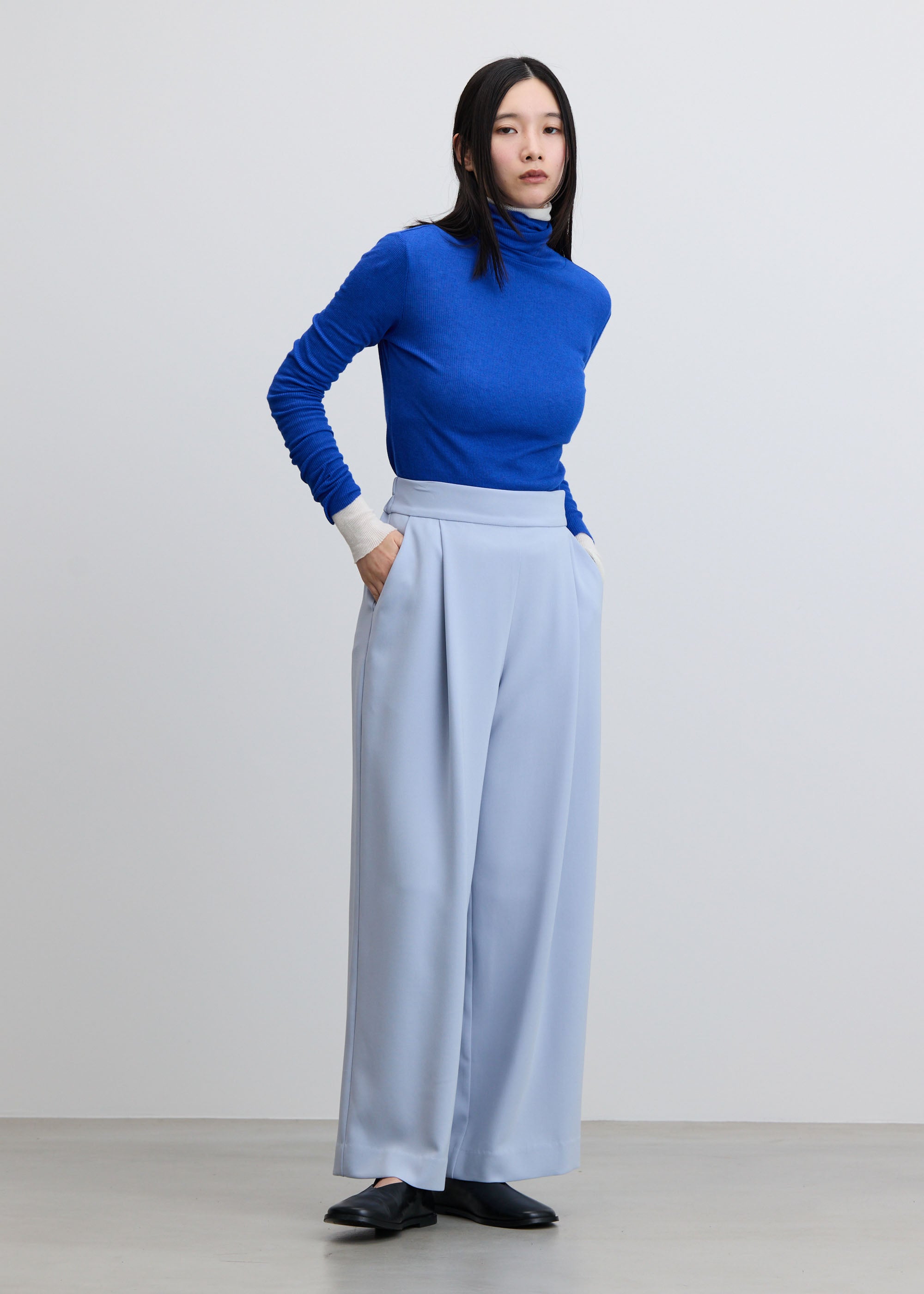 タックワイドパンツ
