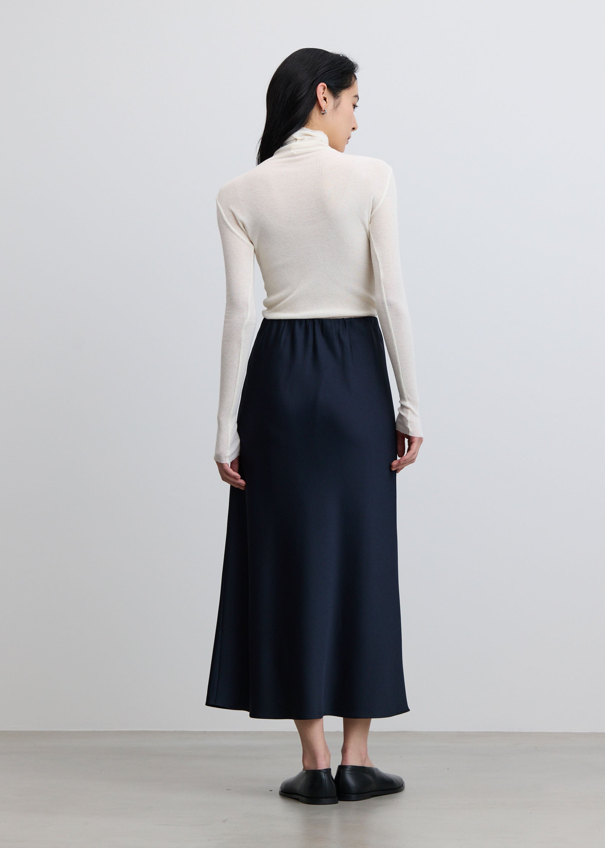 トリアセサテンロングスカート