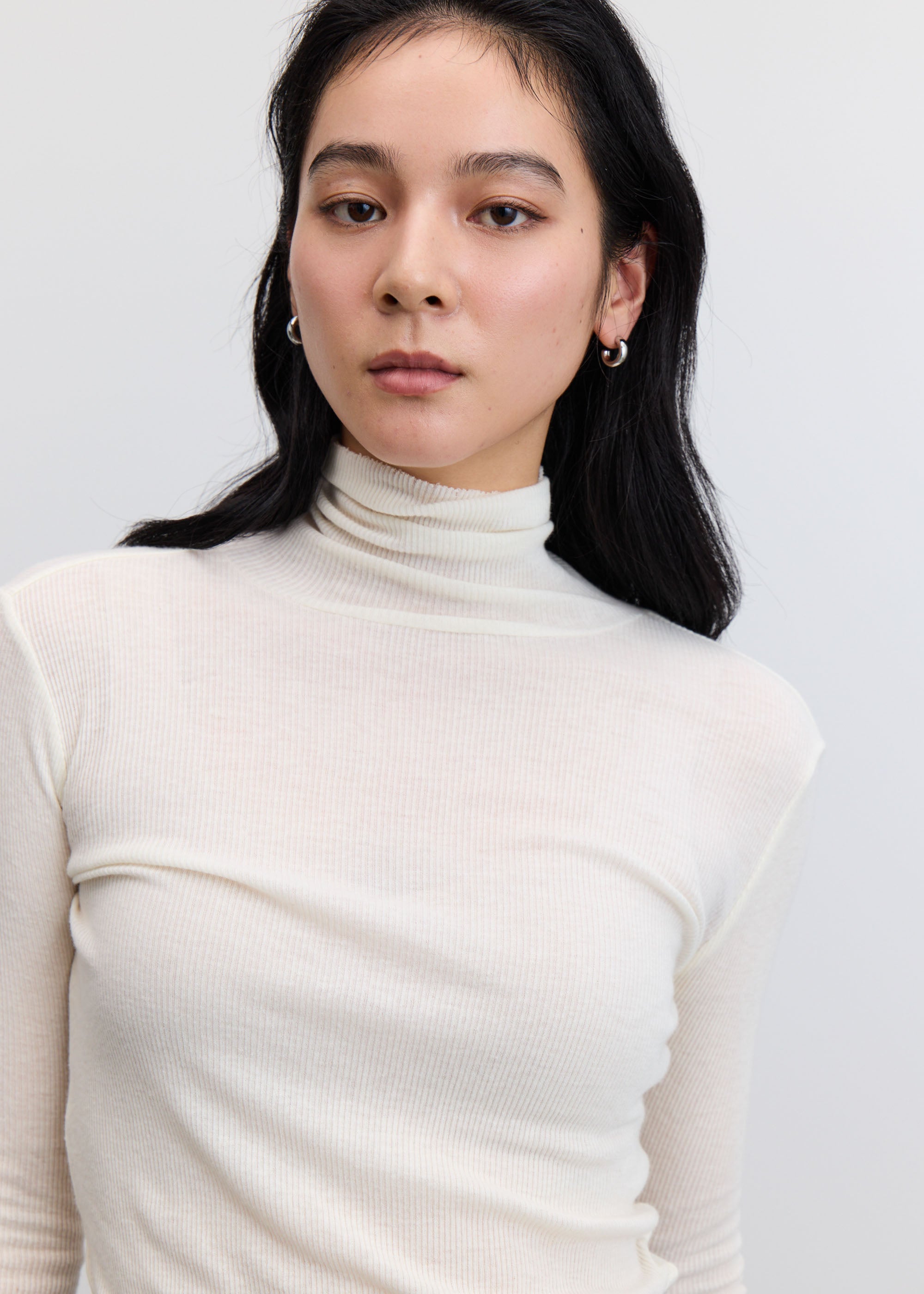 トゥジュー toujours　カシミヤ混　タートルネック　ニット　F　チャコール カシミヤ混タートルネックカットソー - SOÉJU online store｜上質な