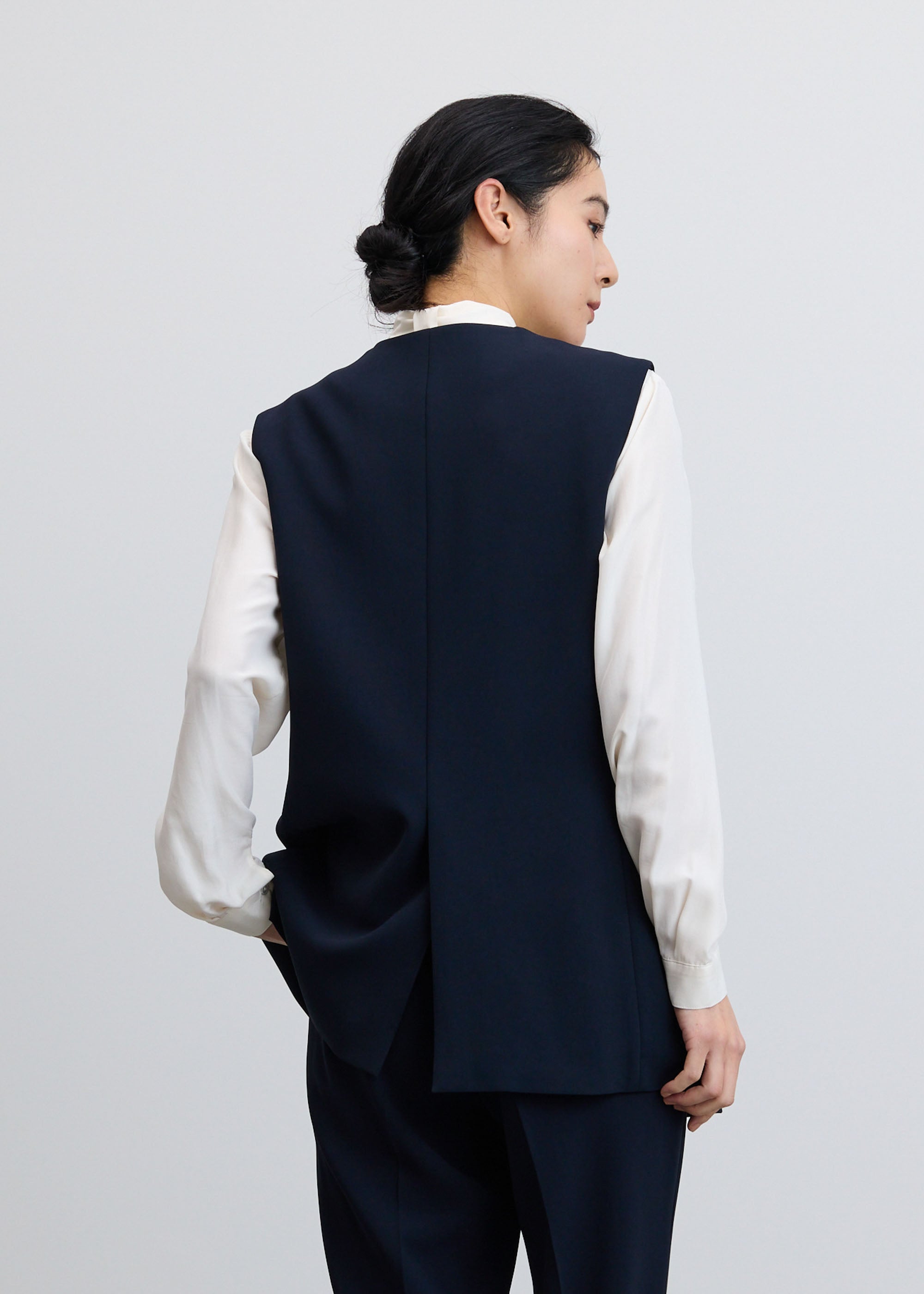 クルーネックジレ