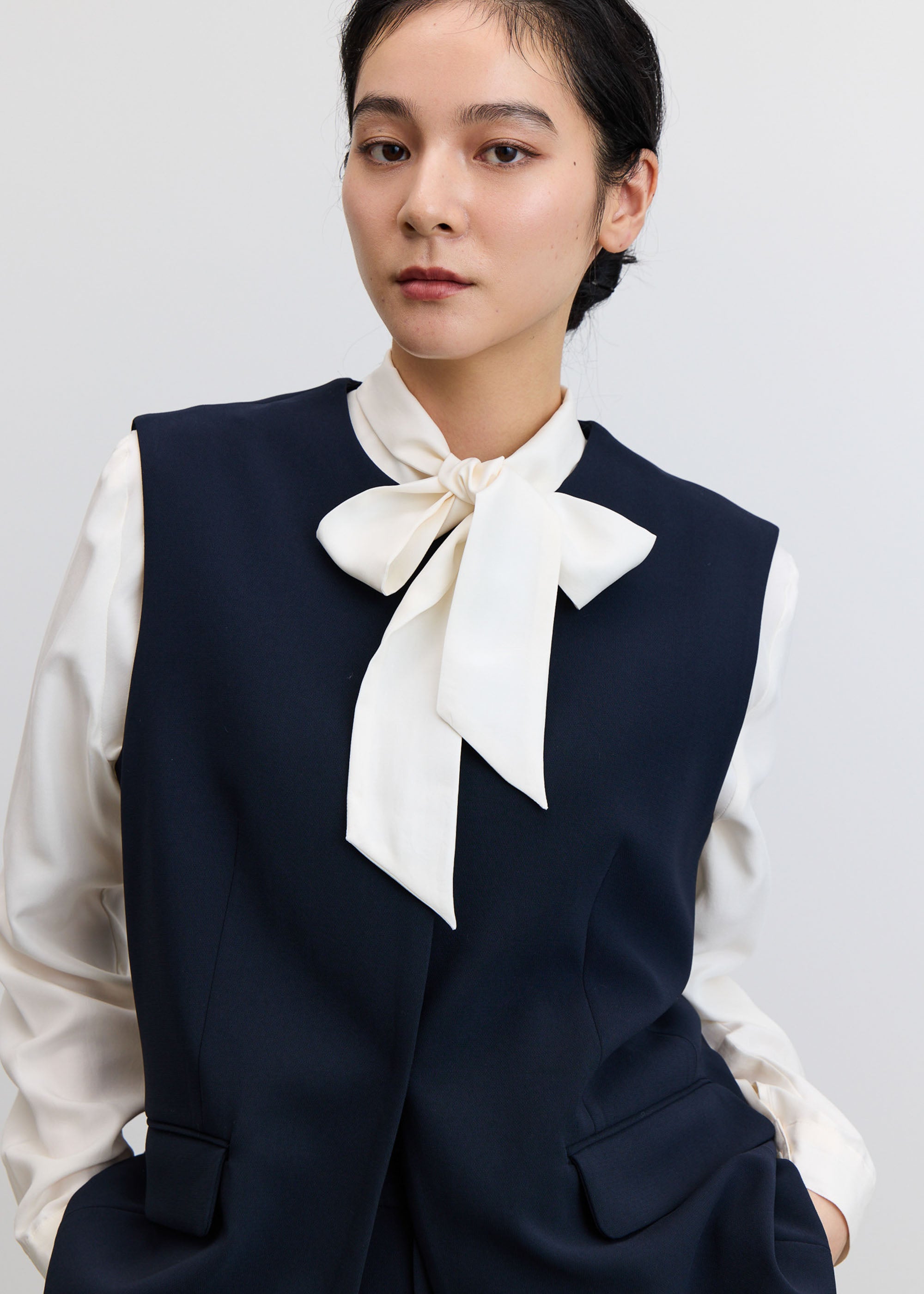 クルーネックジレ