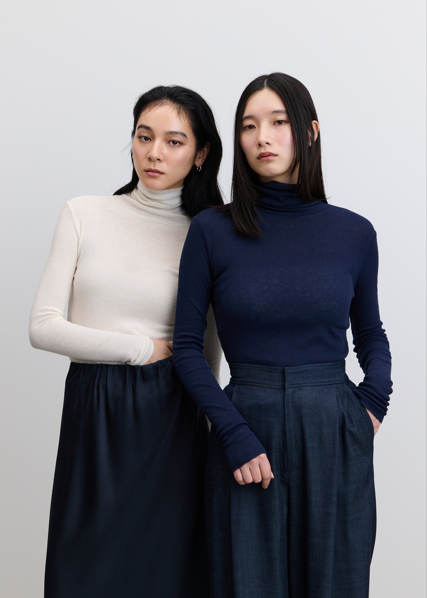 トゥジュー toujours　カシミヤ混　タートルネック　ニット　F　チャコール カシミヤ混タートルネックカットソー - SOÉJU online store｜上質な