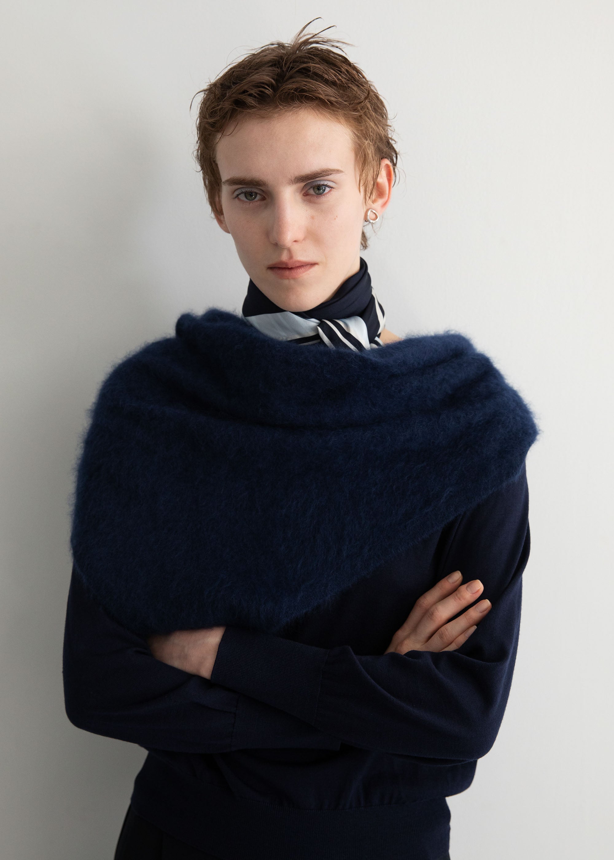 ＊マーガレットの三角ショール＊コサージュつき 195cm×75cm 手編み レース編み ハンドメイド ami laine  SO(ファッション) スカーフ ストール 日本製 三角 ショール 肩掛け