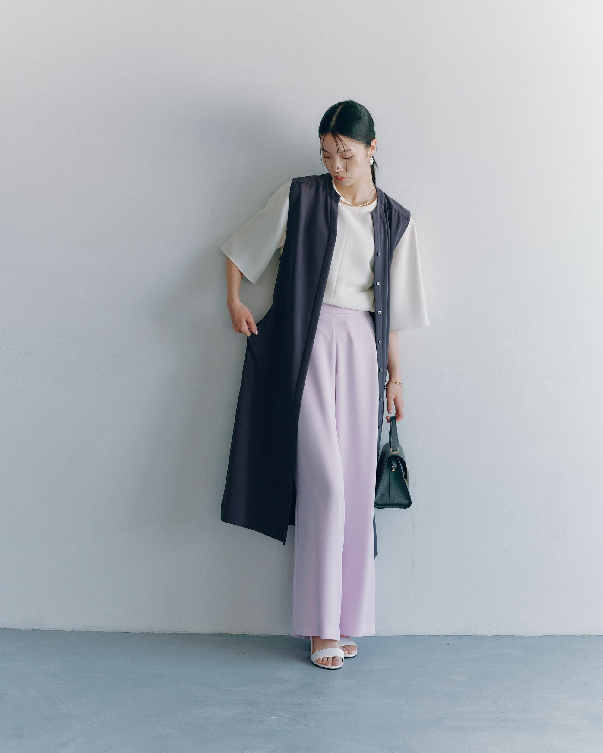 ライトクロスクルーネックブラウス - SOÉJU online store｜上質
