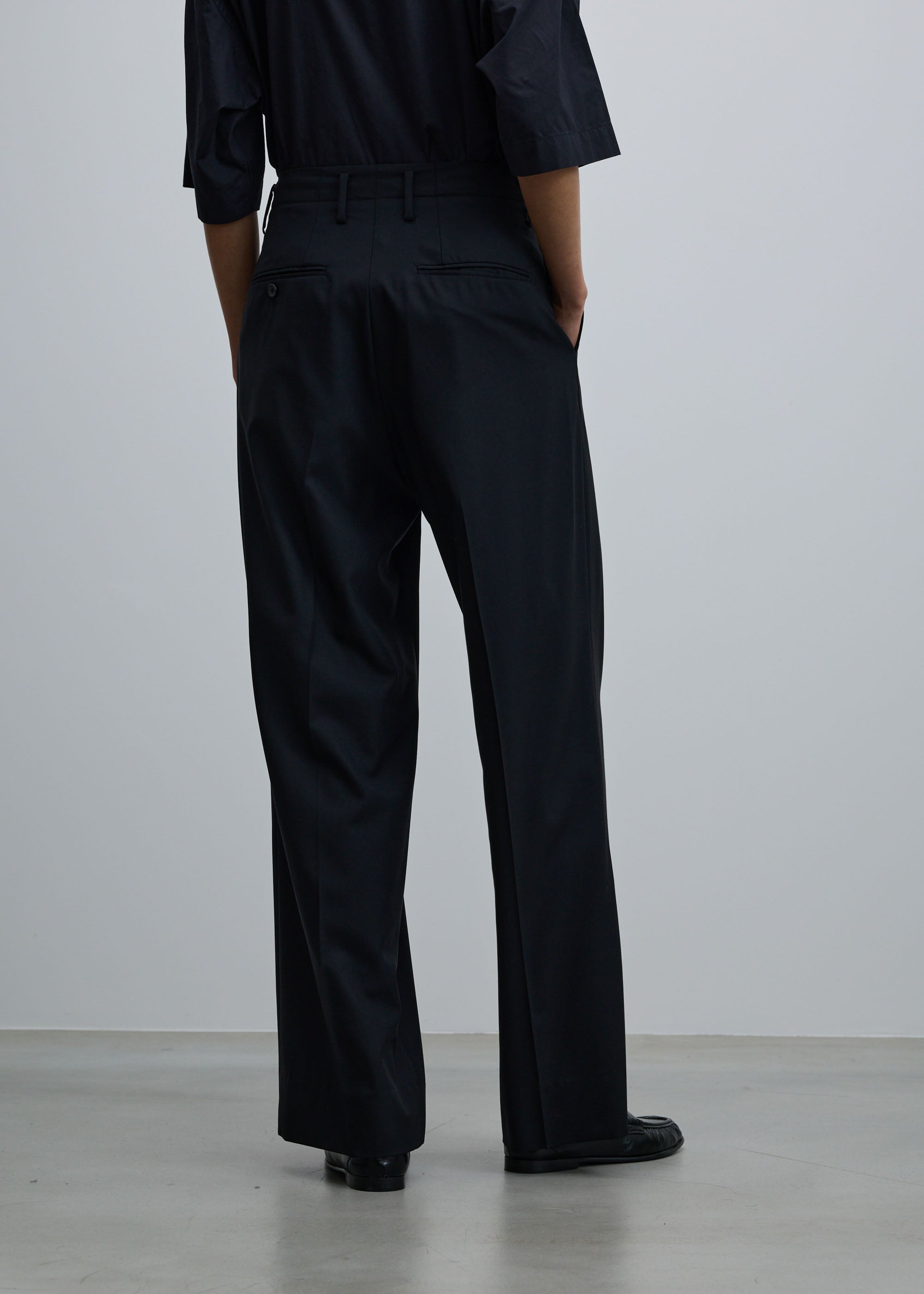 スーパー140ライトウールタックワイドストレートパンツ