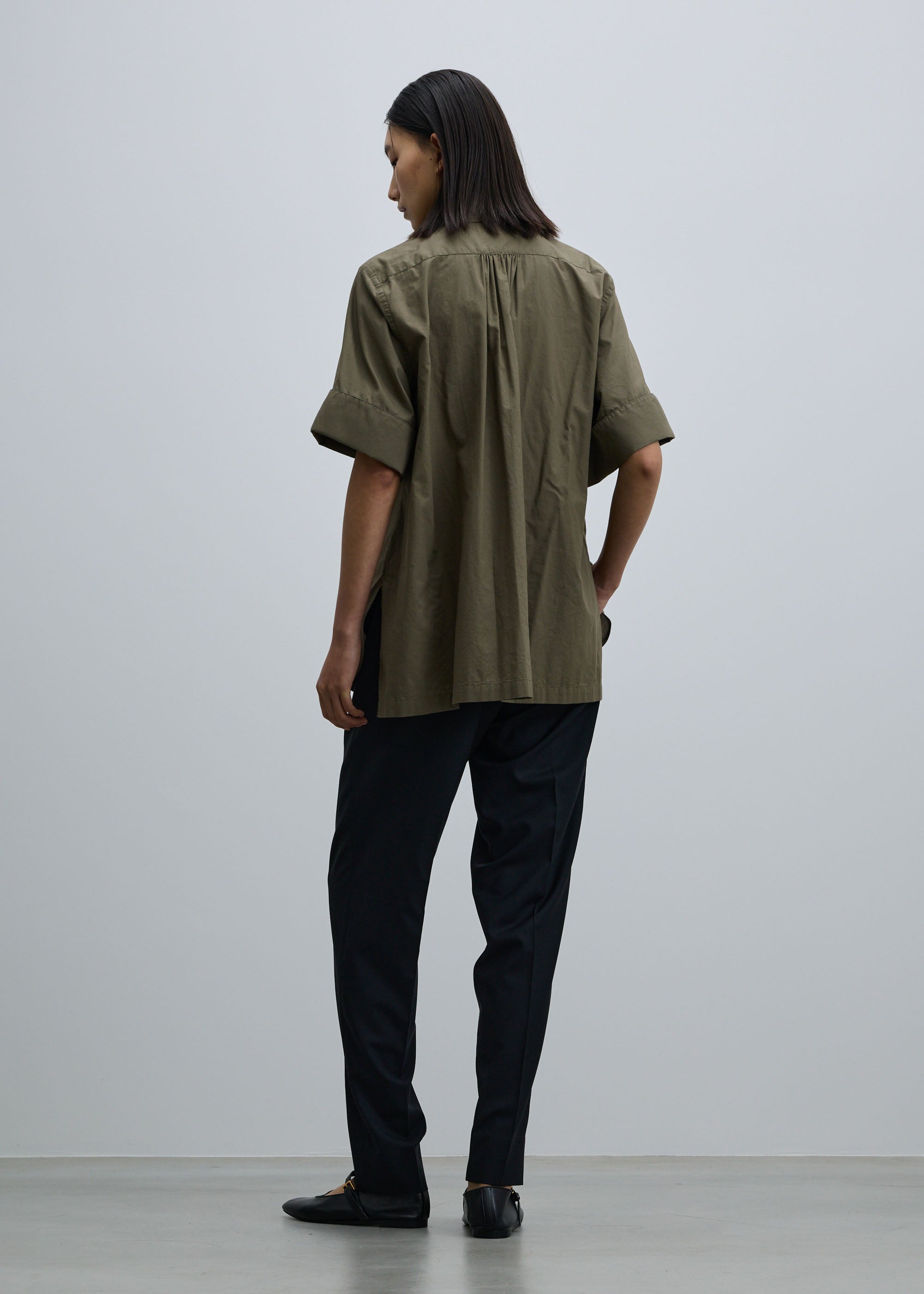 スーパー140ライトウールテーパードパンツ