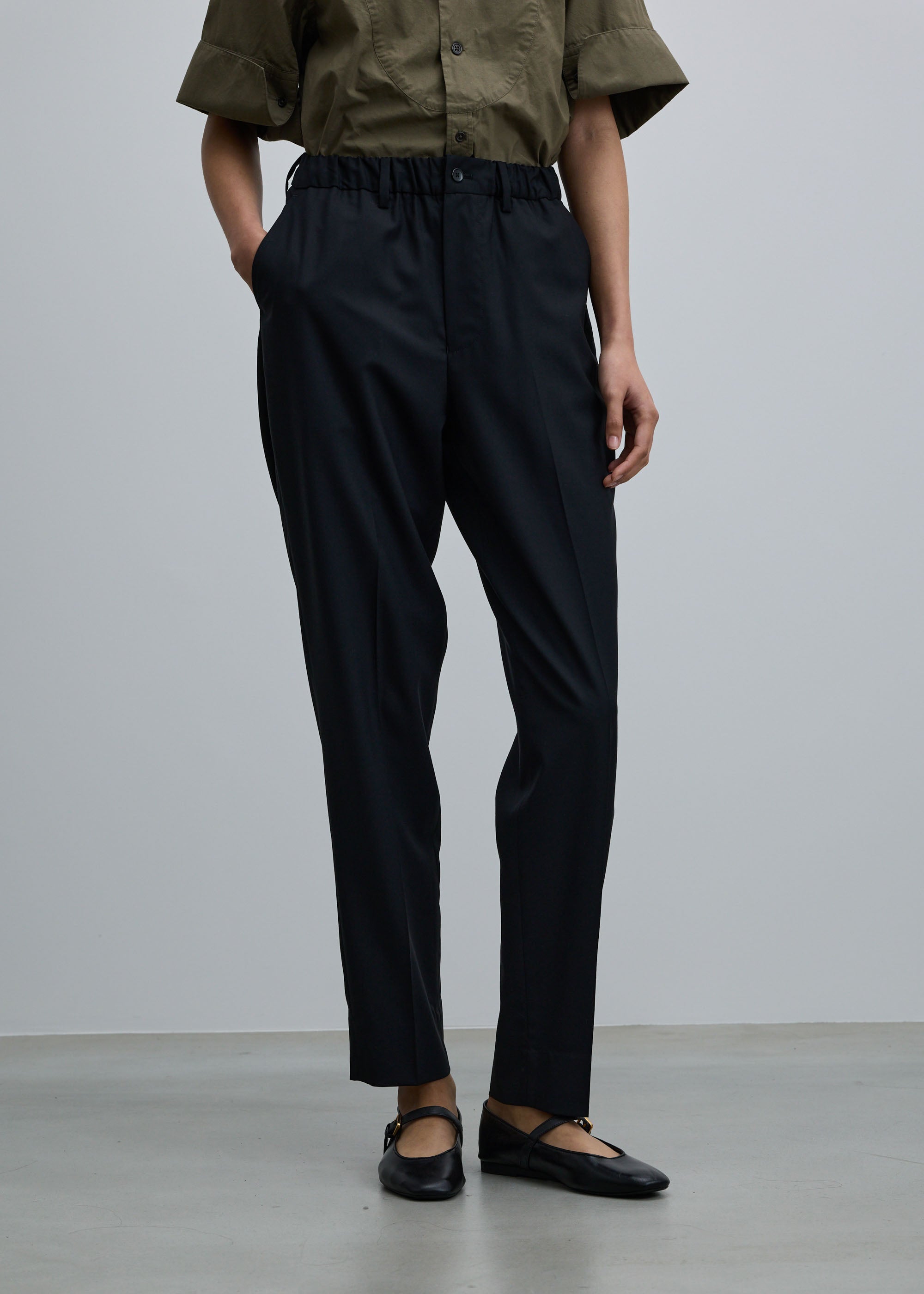 スーパー140ライトウールテーパードパンツ