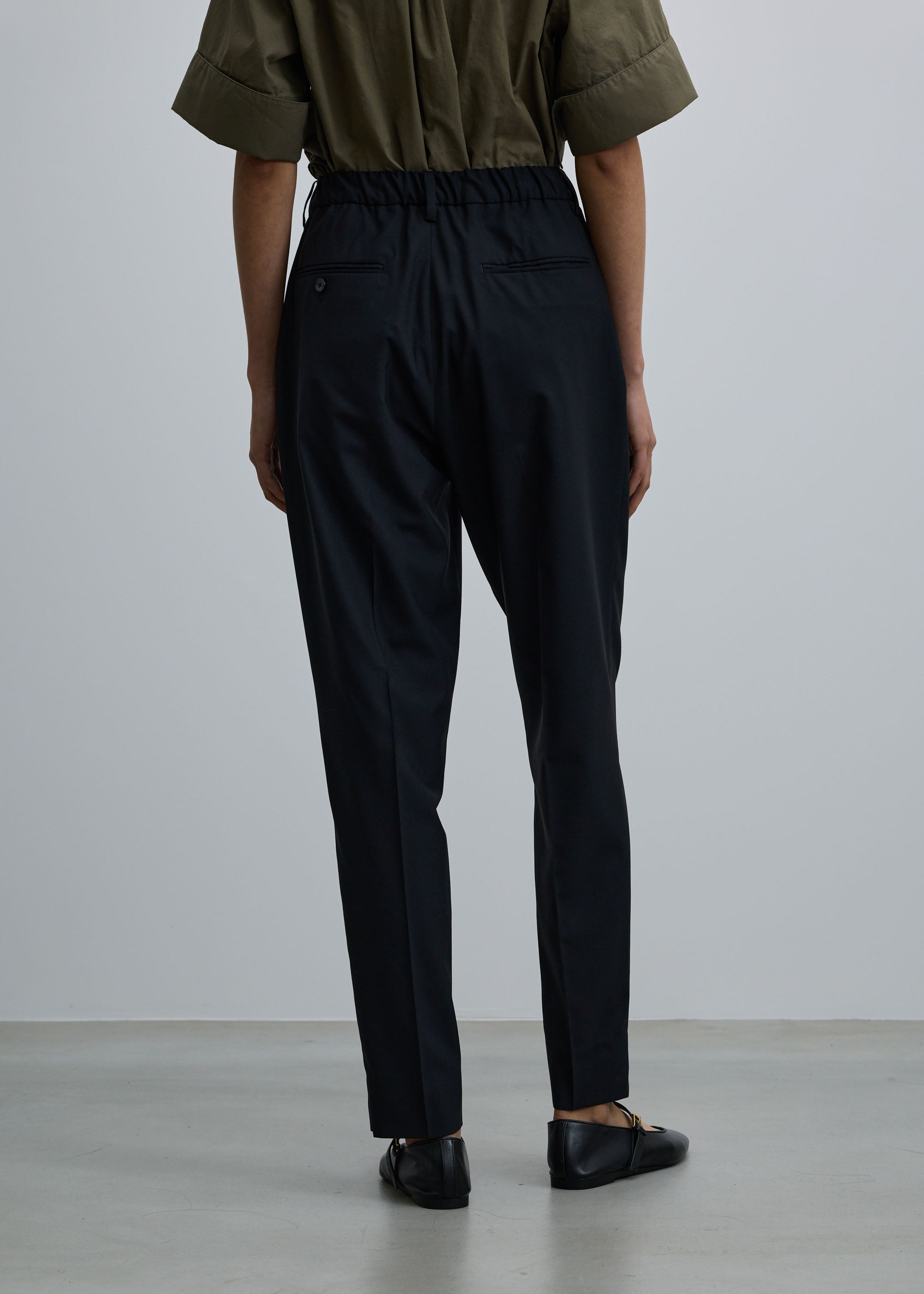 スーパー140ライトウールテーパードパンツ