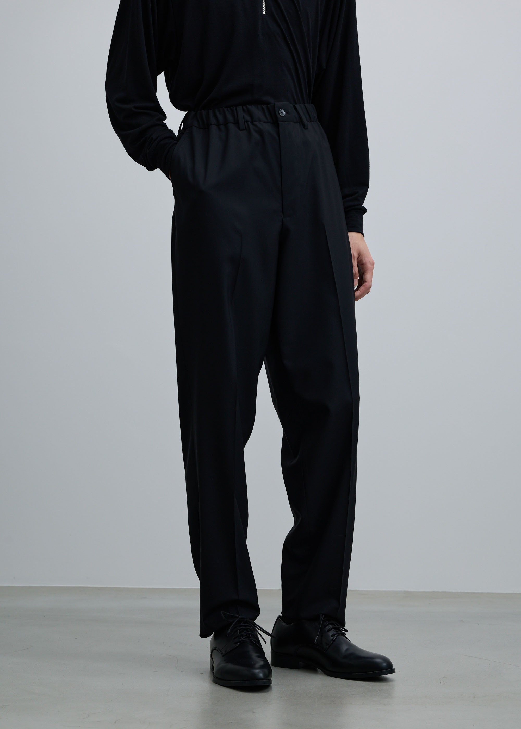 スーパー140ライトウールテーパードパンツ