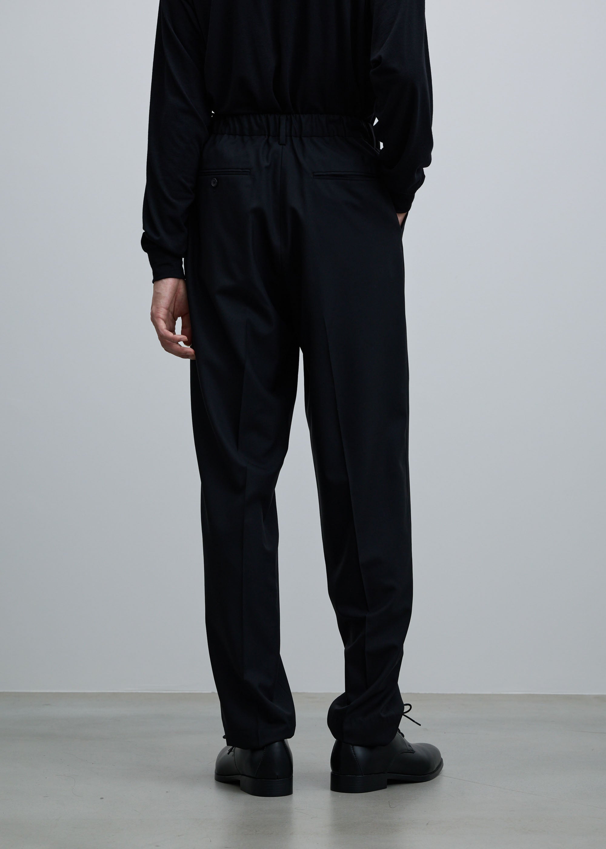 スーパー140ライトウールテーパードパンツ