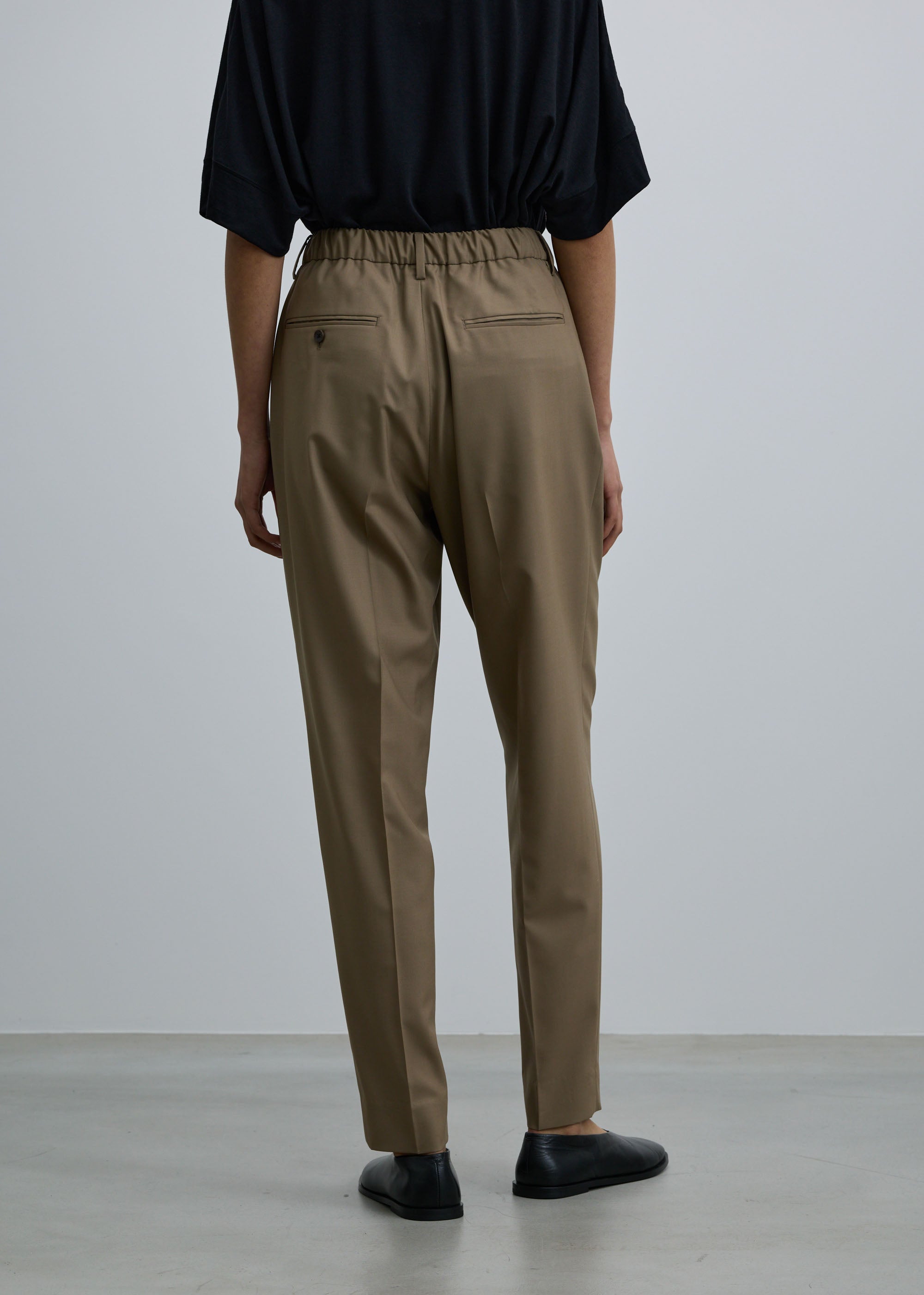 スーパー140ライトウールテーパードパンツ