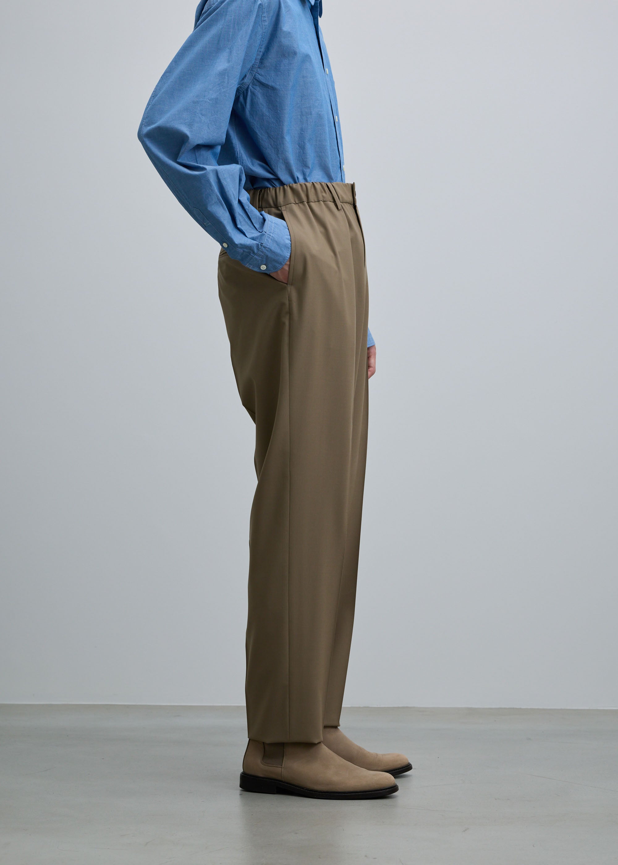 スーパー140ライトウールテーパードパンツ