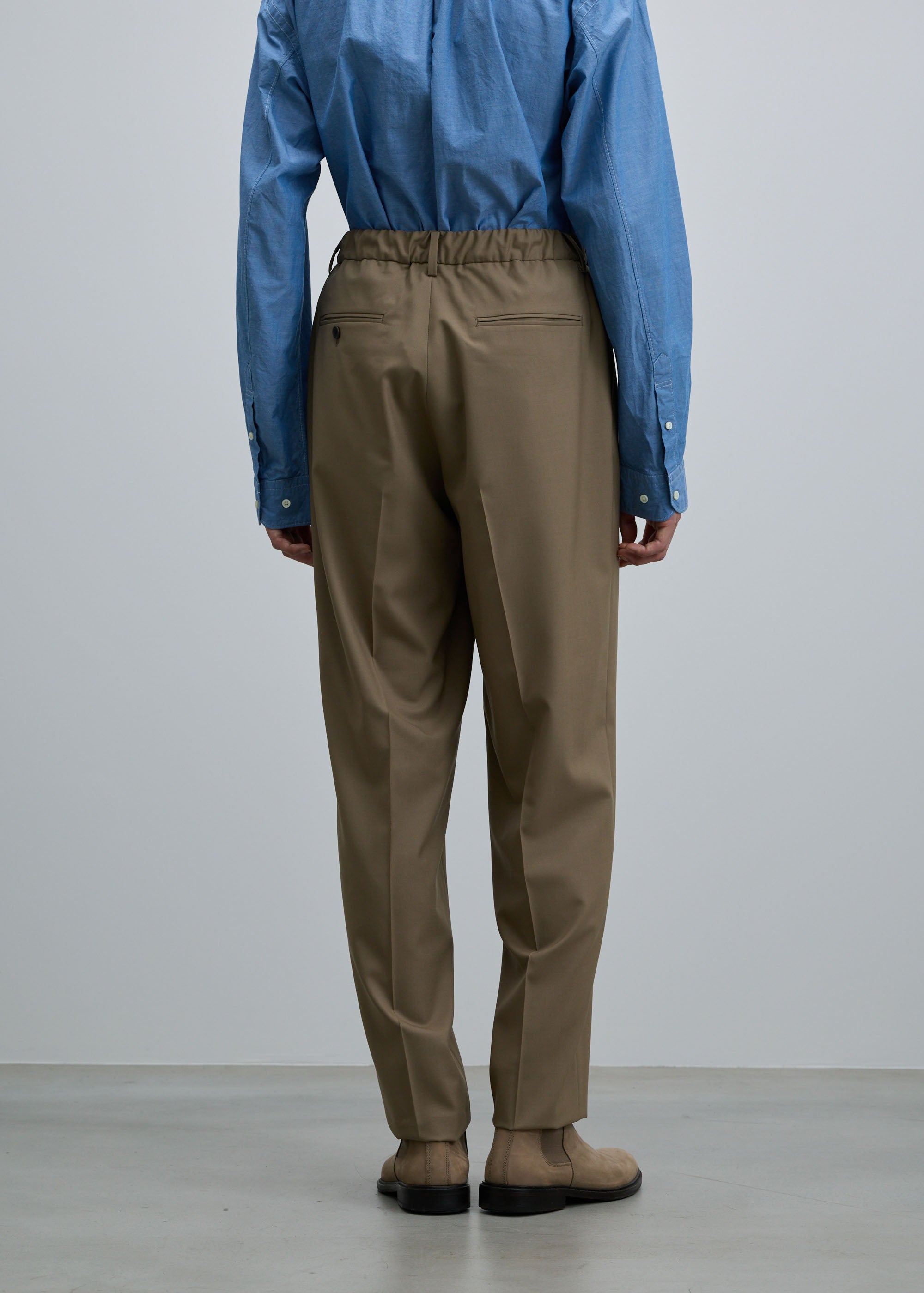 スーパー140ライトウールテーパードパンツ