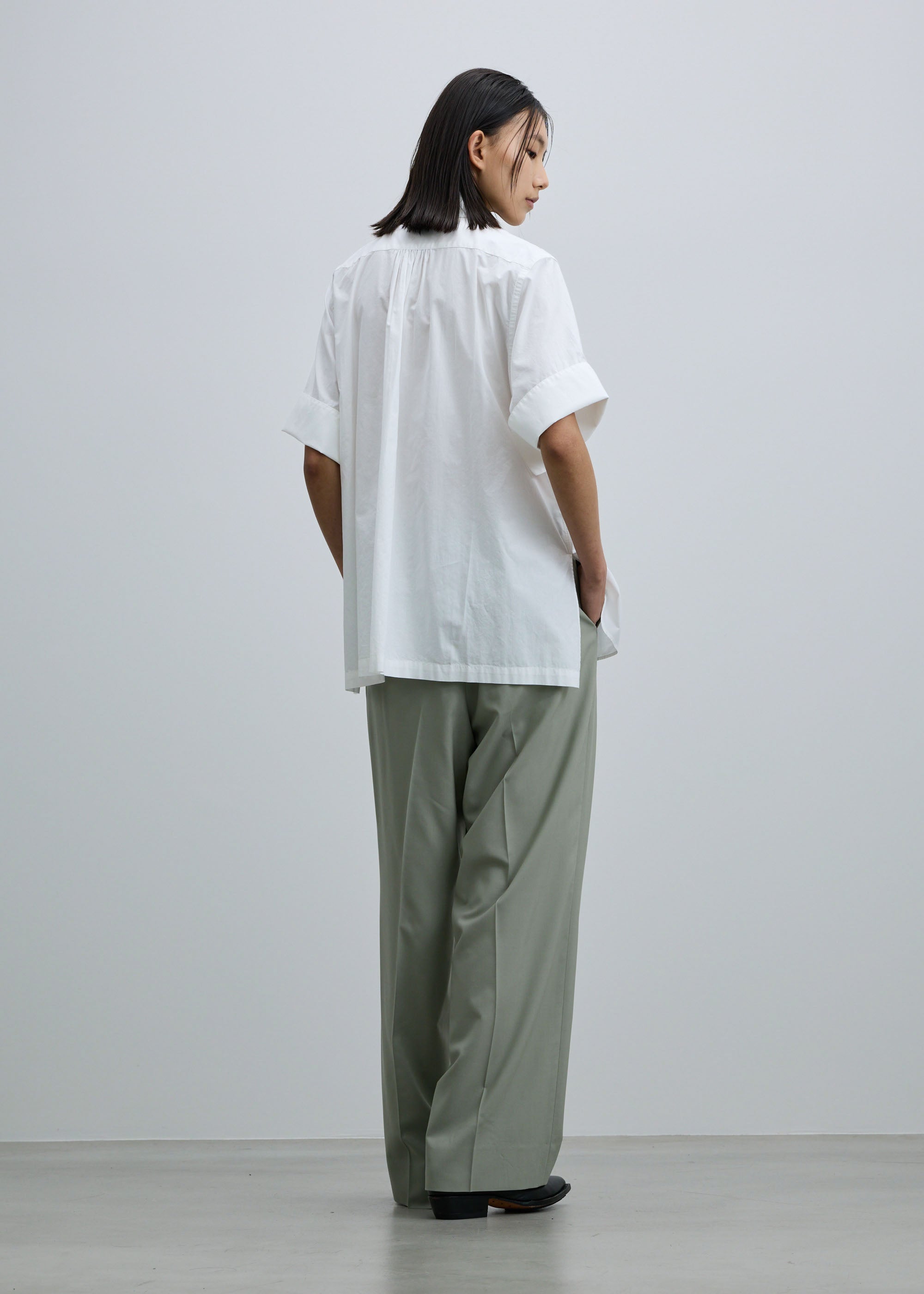 スーパー140ライトウールタックワイドストレートパンツ