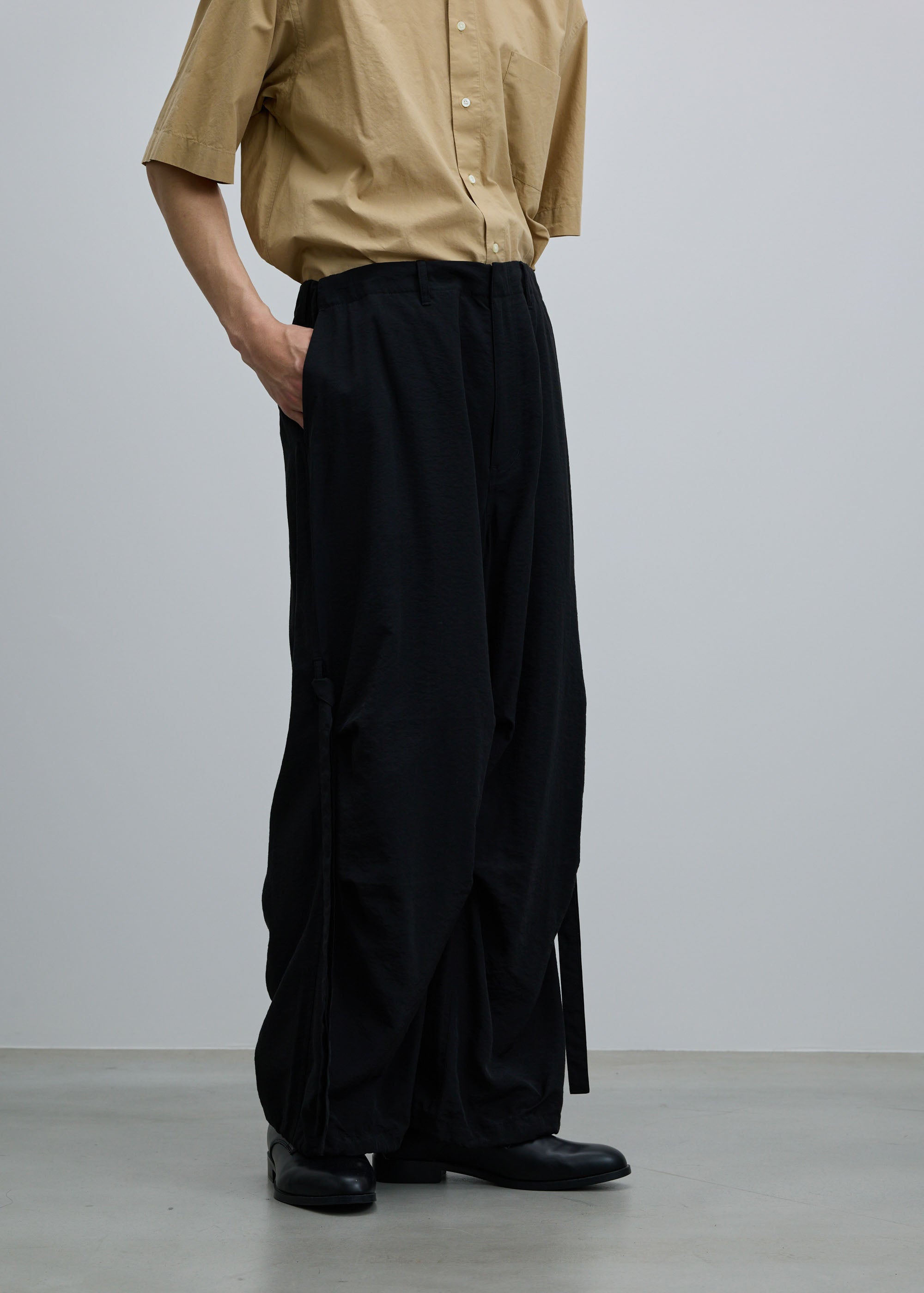 パラシュートパンツ