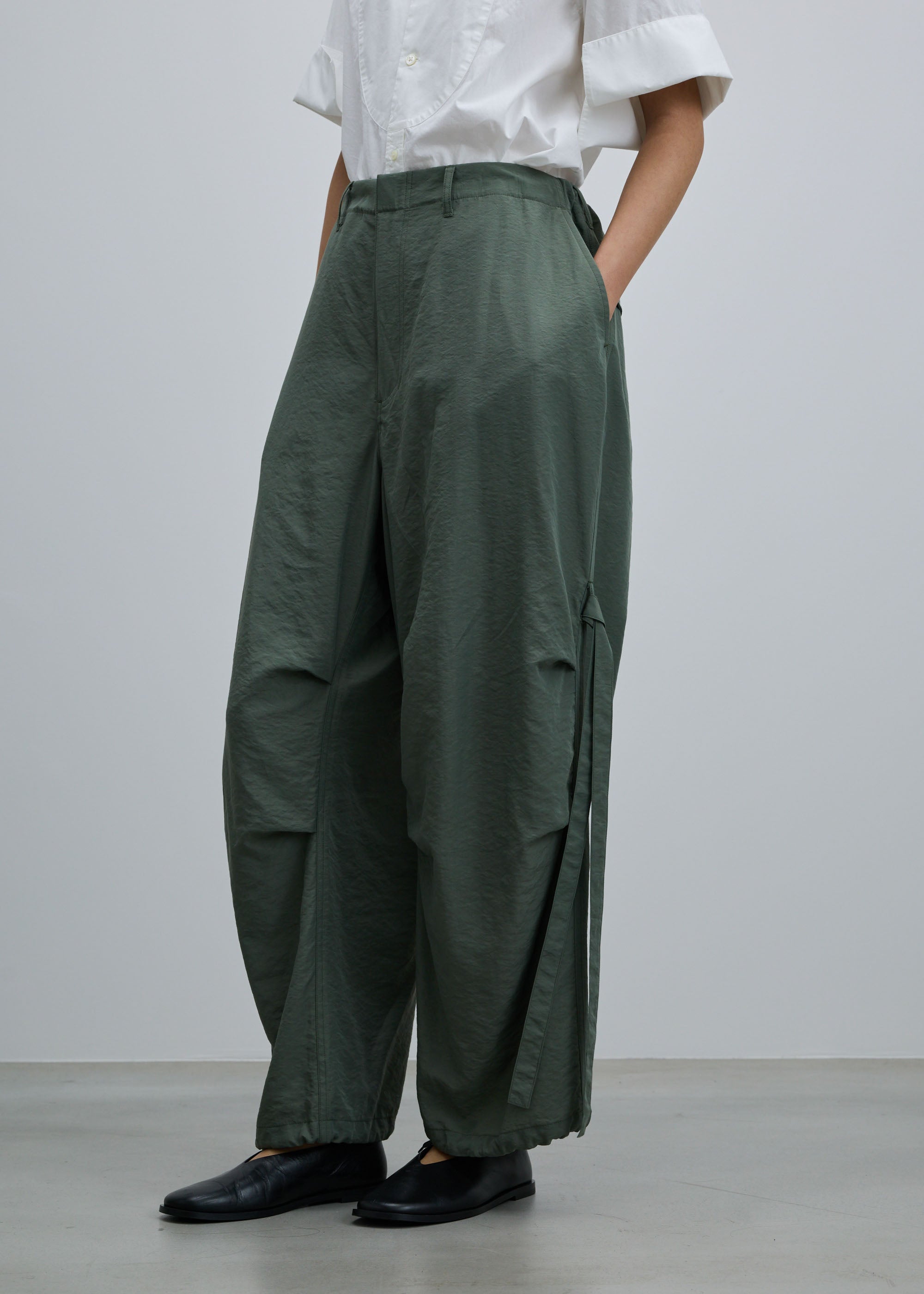 パラシュートパンツ