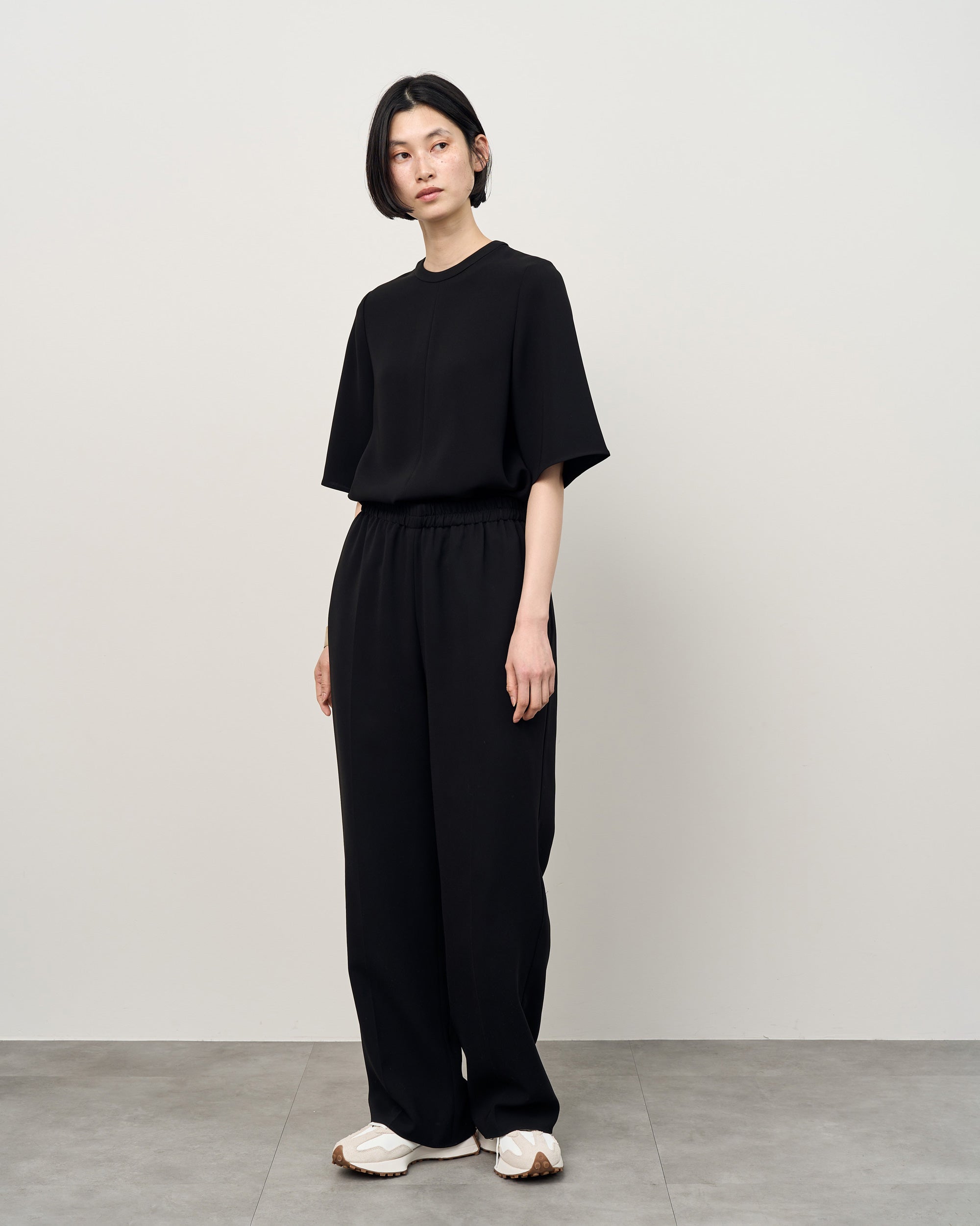 ライトクロスセンタープレスドロストパンツ