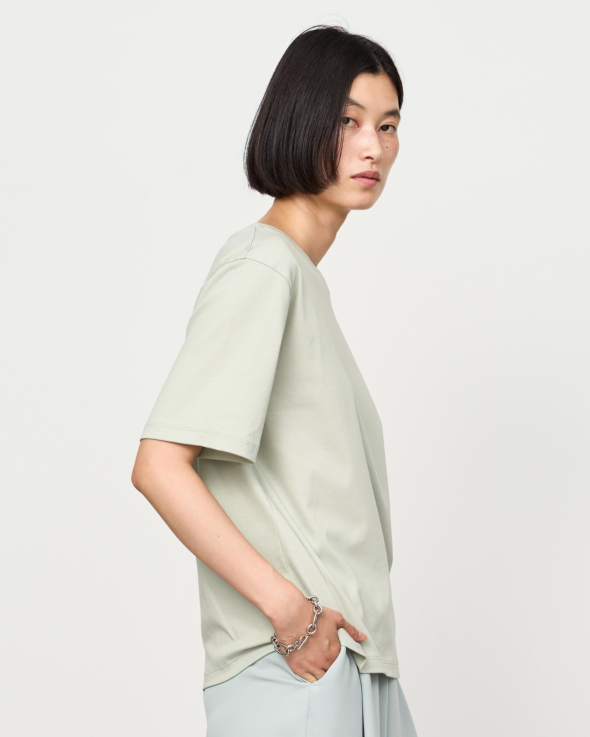 クルーネックTシャツ