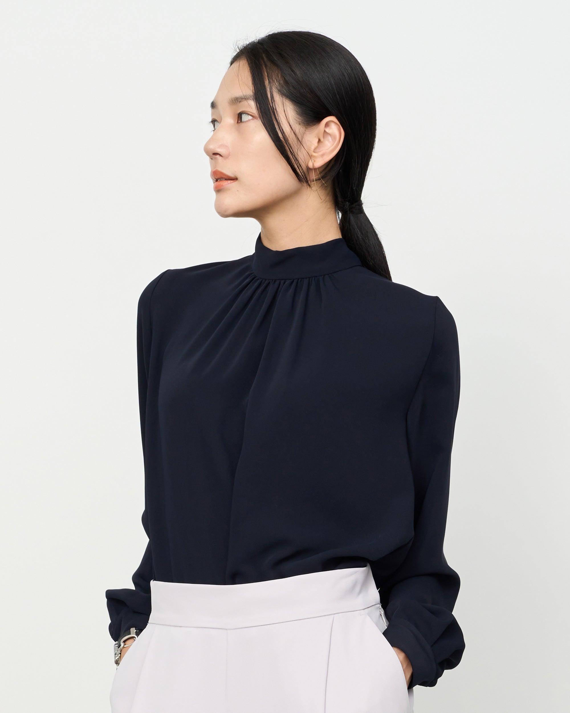 サテンバックリボンロングスリーブブラウス