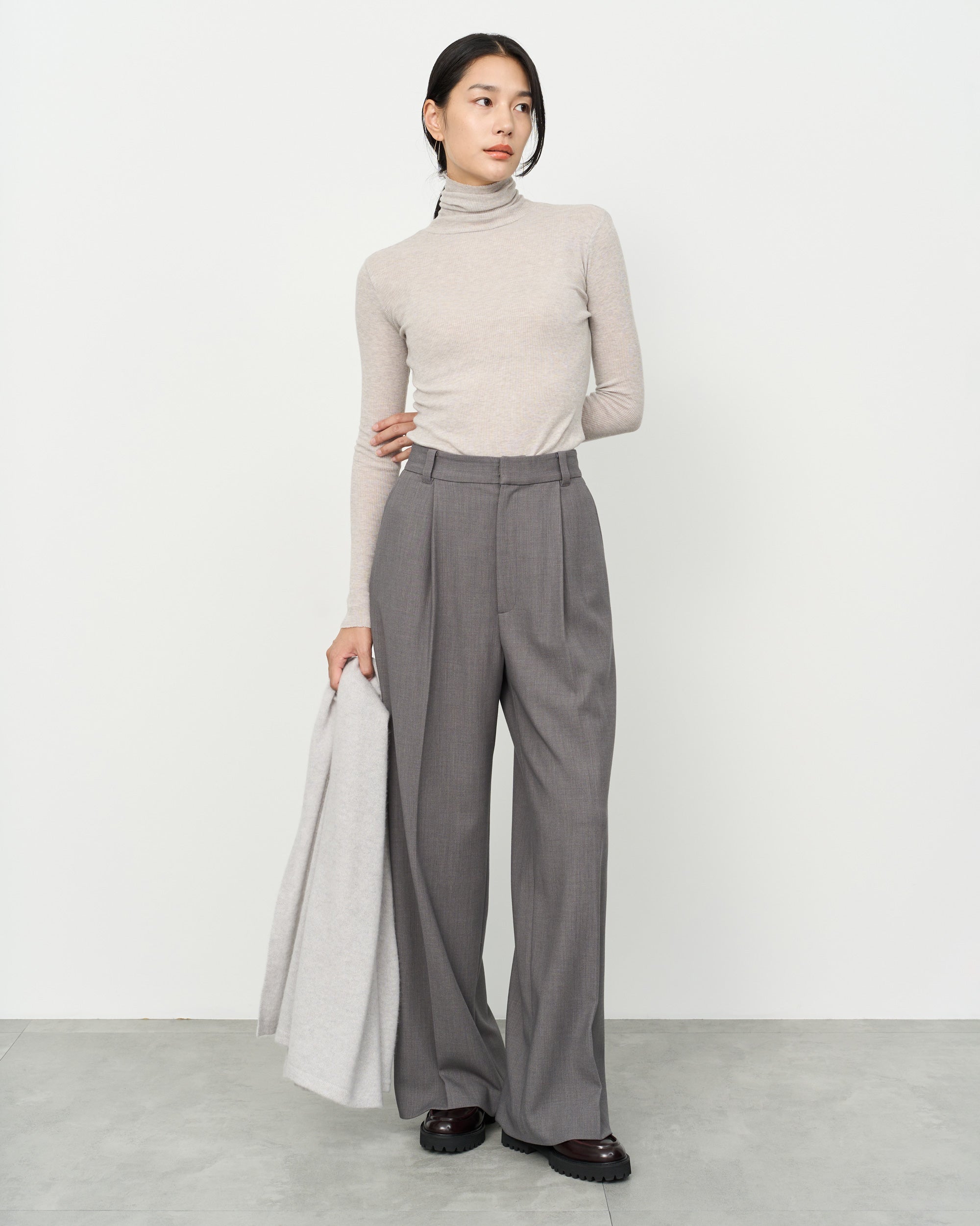 ウールライクタックパンツ - SOÉJU online store｜上質な大人の