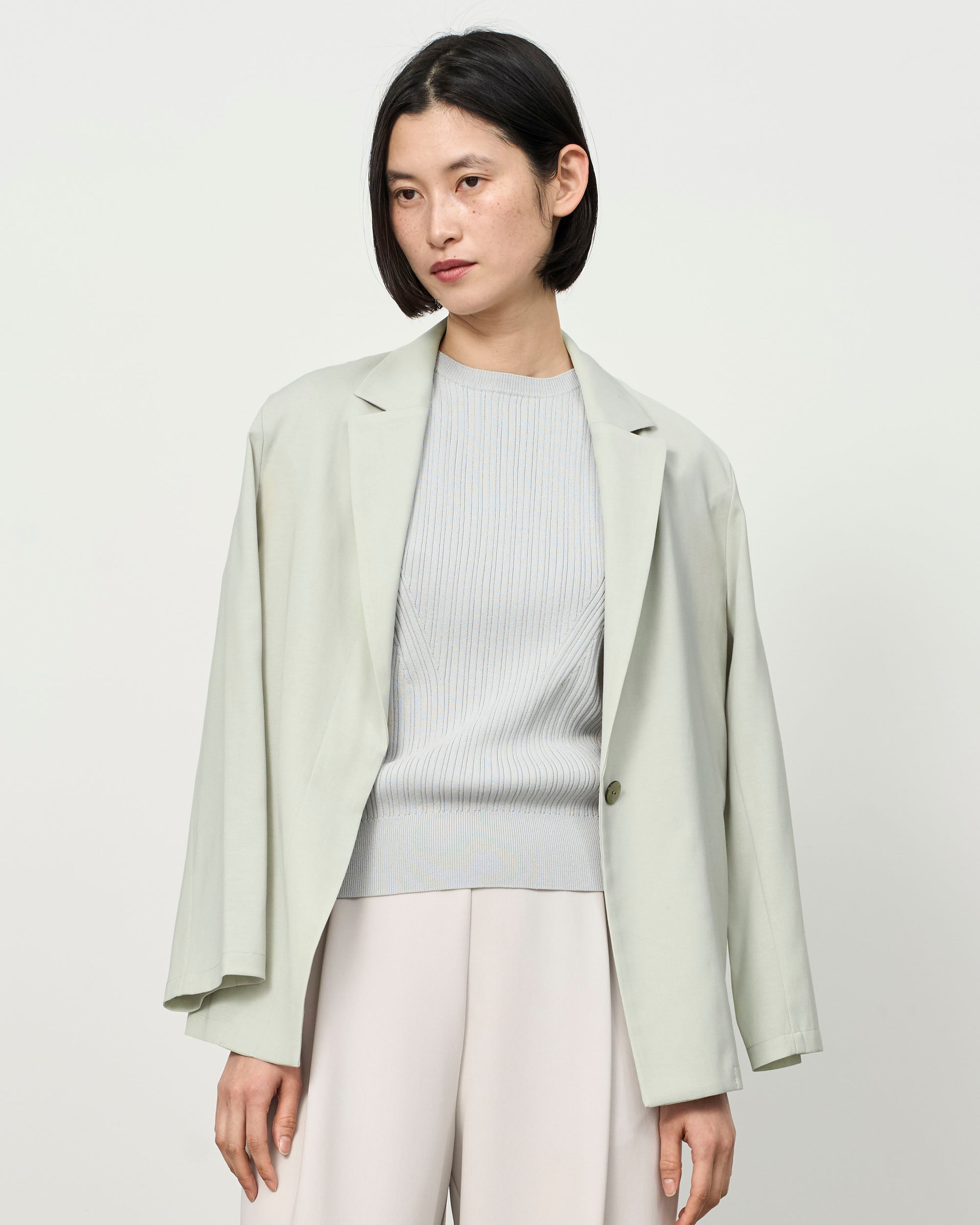 モデル:170cm サイズ:M